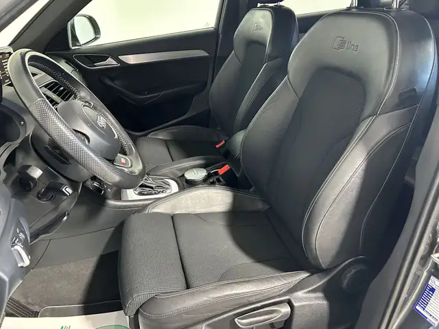 Audi Q3 view 5