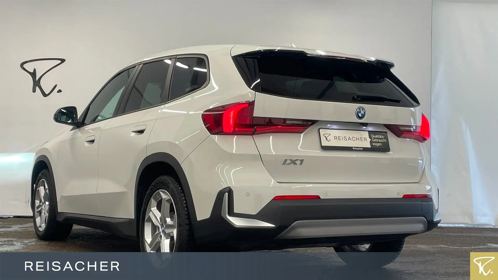 BMW iX1 IX1 A XDRIVE30 Pano PDC RFK DAB SHZ 18" LM Weiß - 2