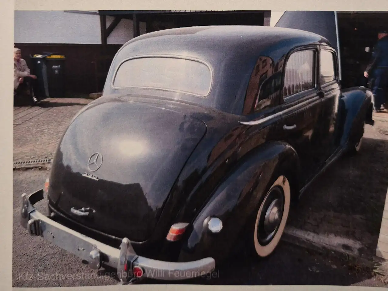 Mercedes-Benz 220 (187), foto 2
