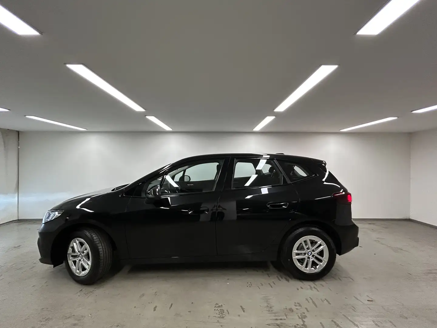 BMW 218 i Active Tourer DAB LED RFK AHK Klimaaut. Schwarz - 2