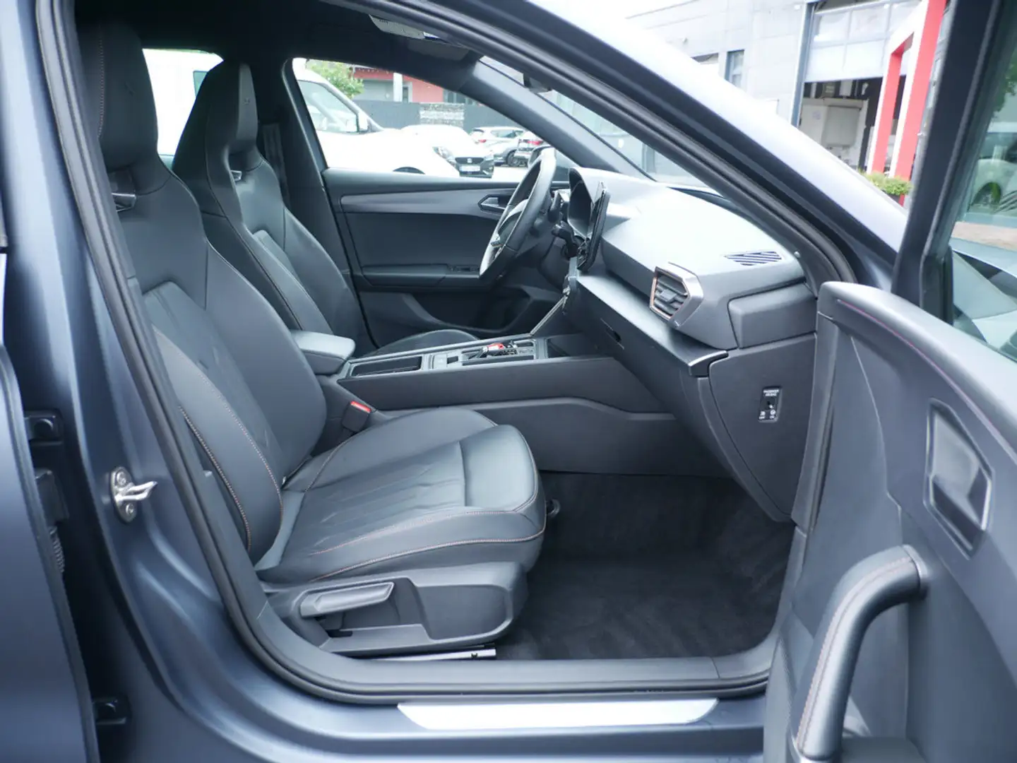 CUPRA Leon 2.0 TSI VZ BEATS SUPER-SPORT COPPER MATT Grau - 2