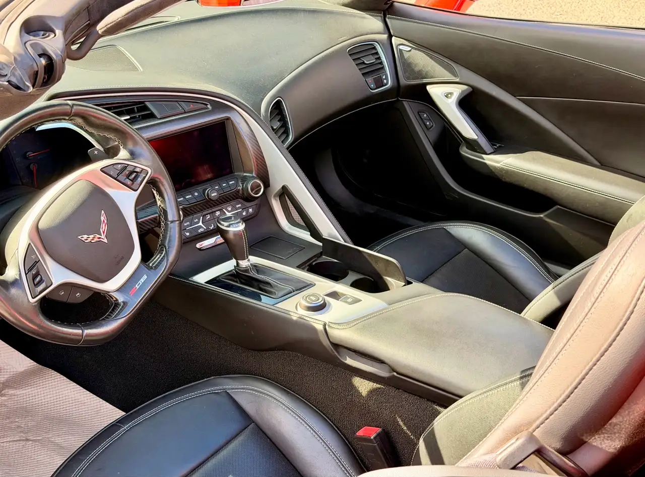 Chevrolet Corvette снимка Chevrolet Corvette