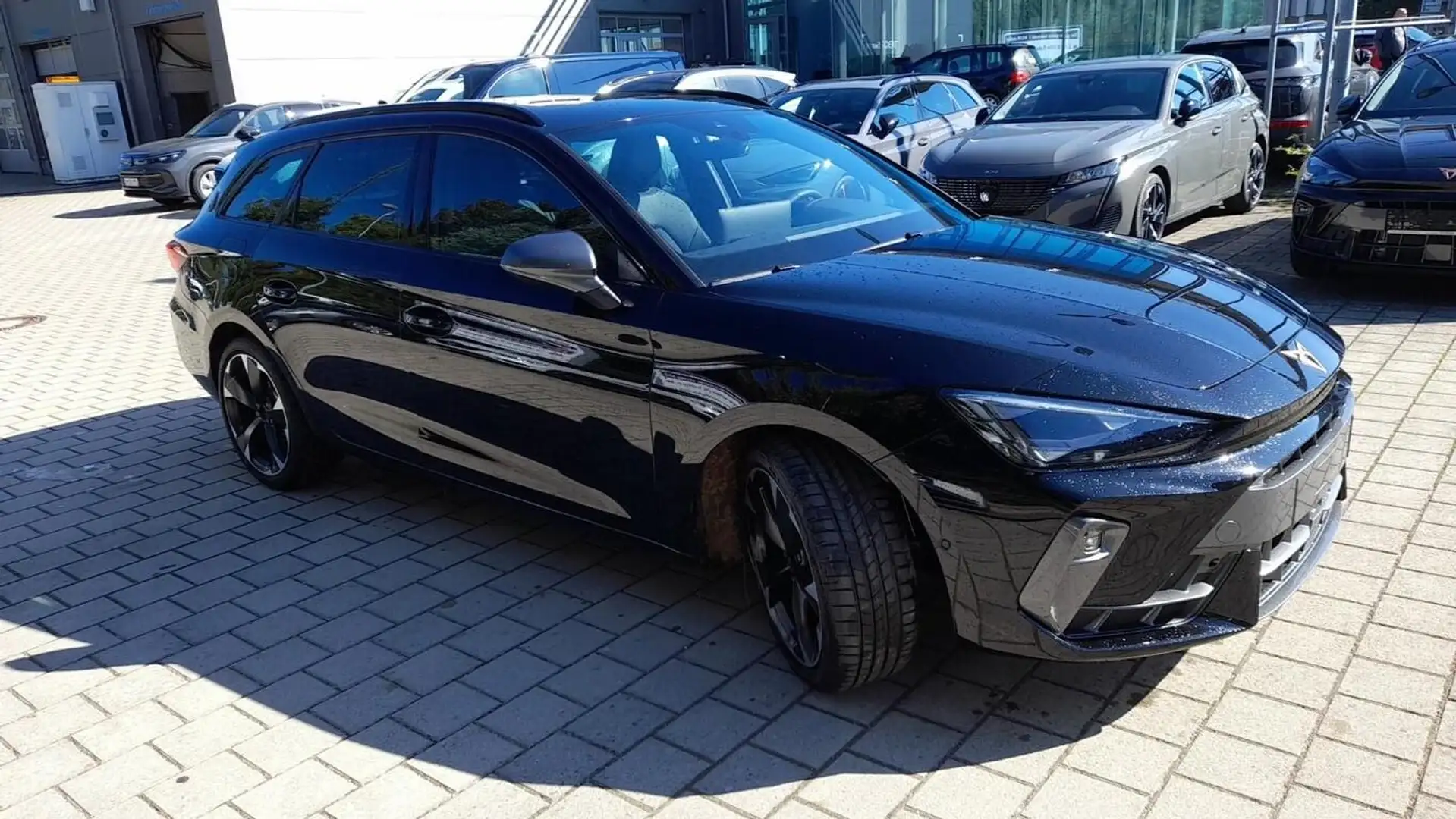 CUPRA Leon Sportstourer ST eTSI DSG IntelliD Pano Matrix E... Schwarz - 2