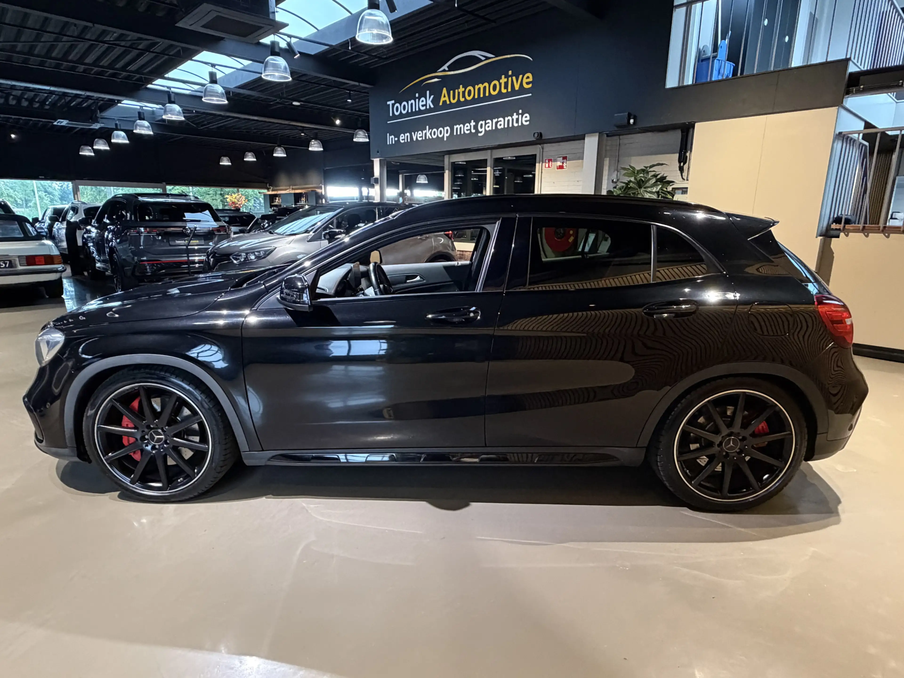 Mercedes-Benz GLA 45 AMG 4MATIC Premium — photo 6