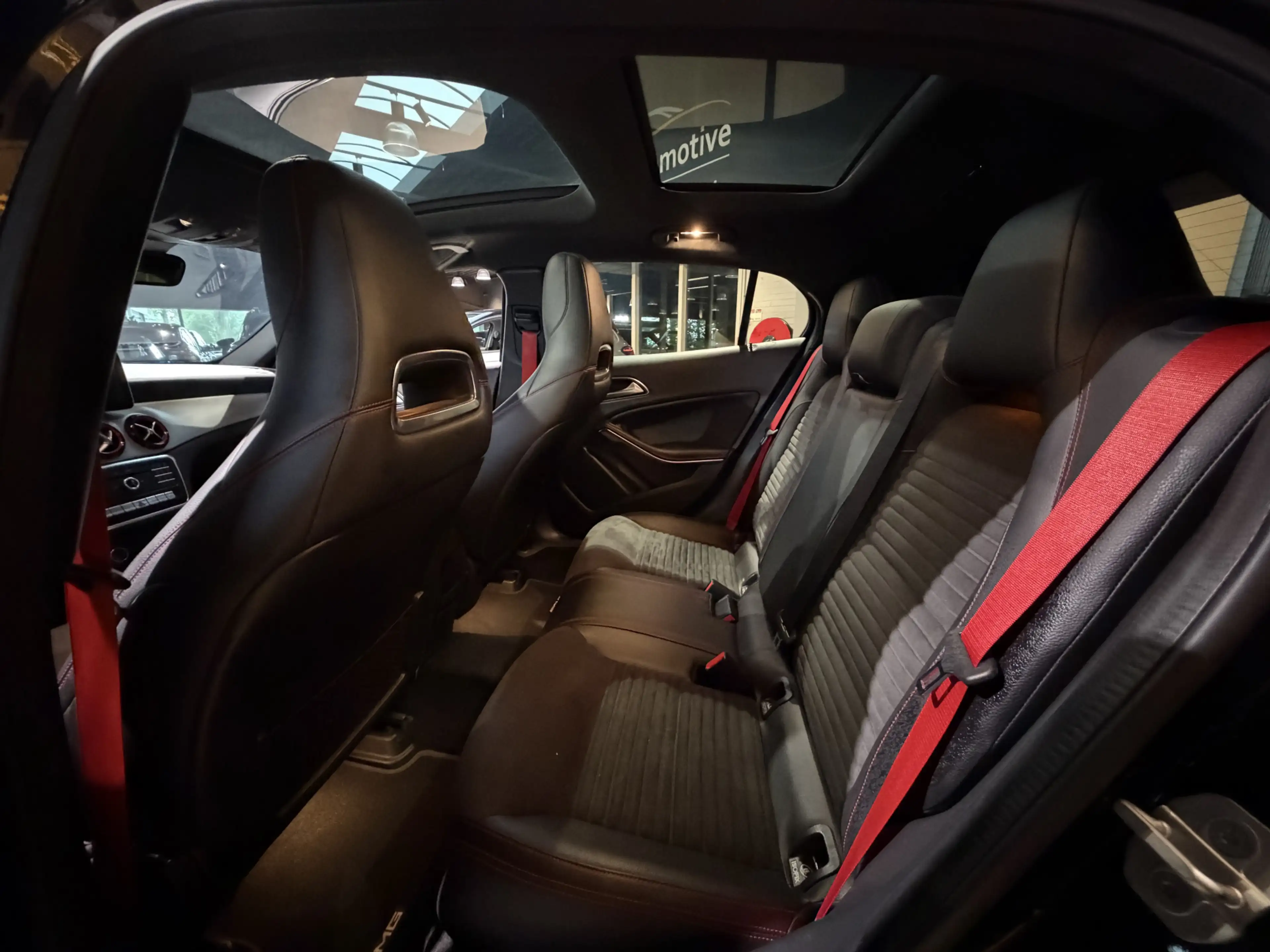 Mercedes-Benz GLA 45 AMG 4MATIC Premium — photo 14