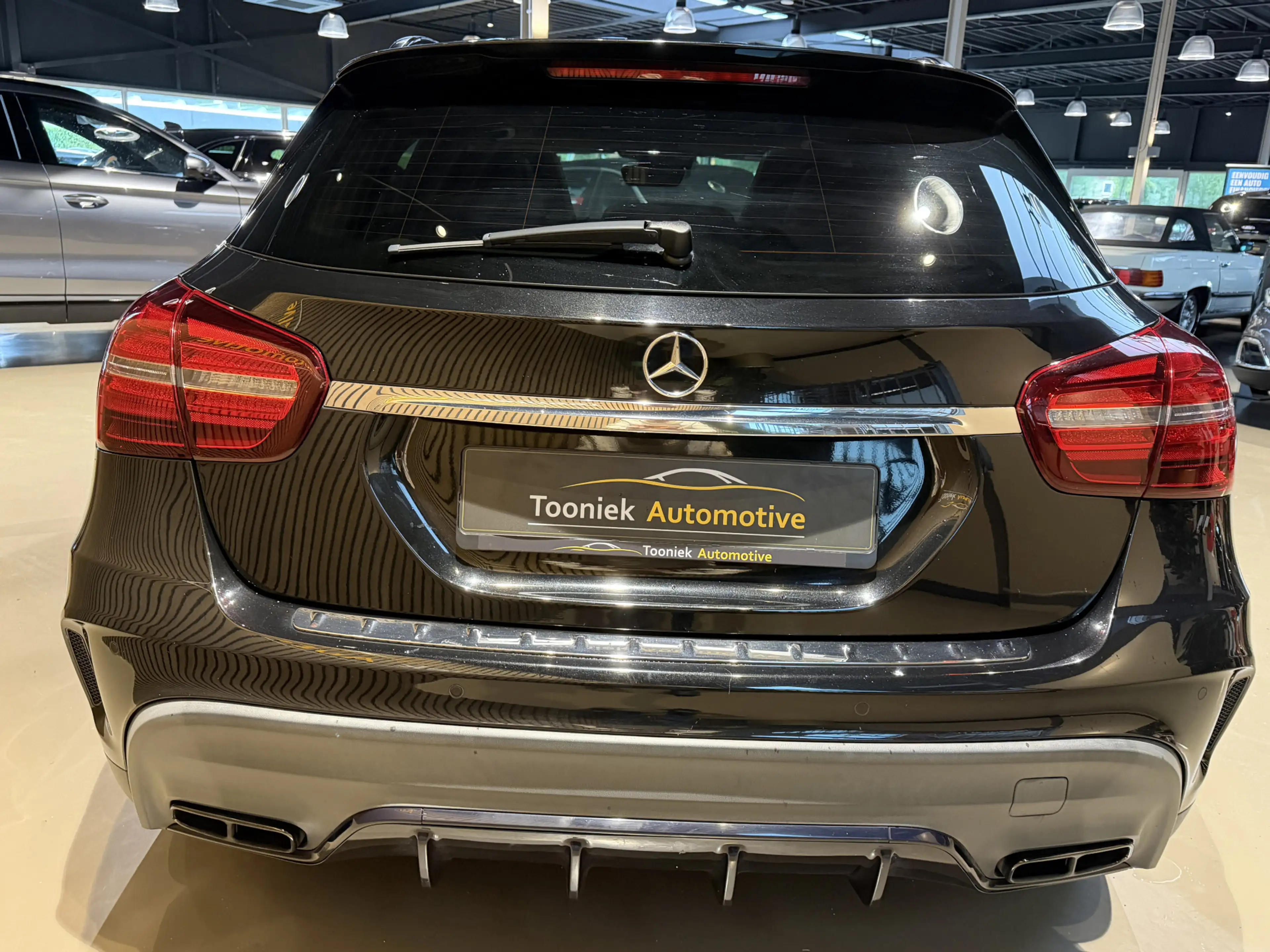 Mercedes-Benz GLA 45 AMG 4MATIC Premium — photo 4