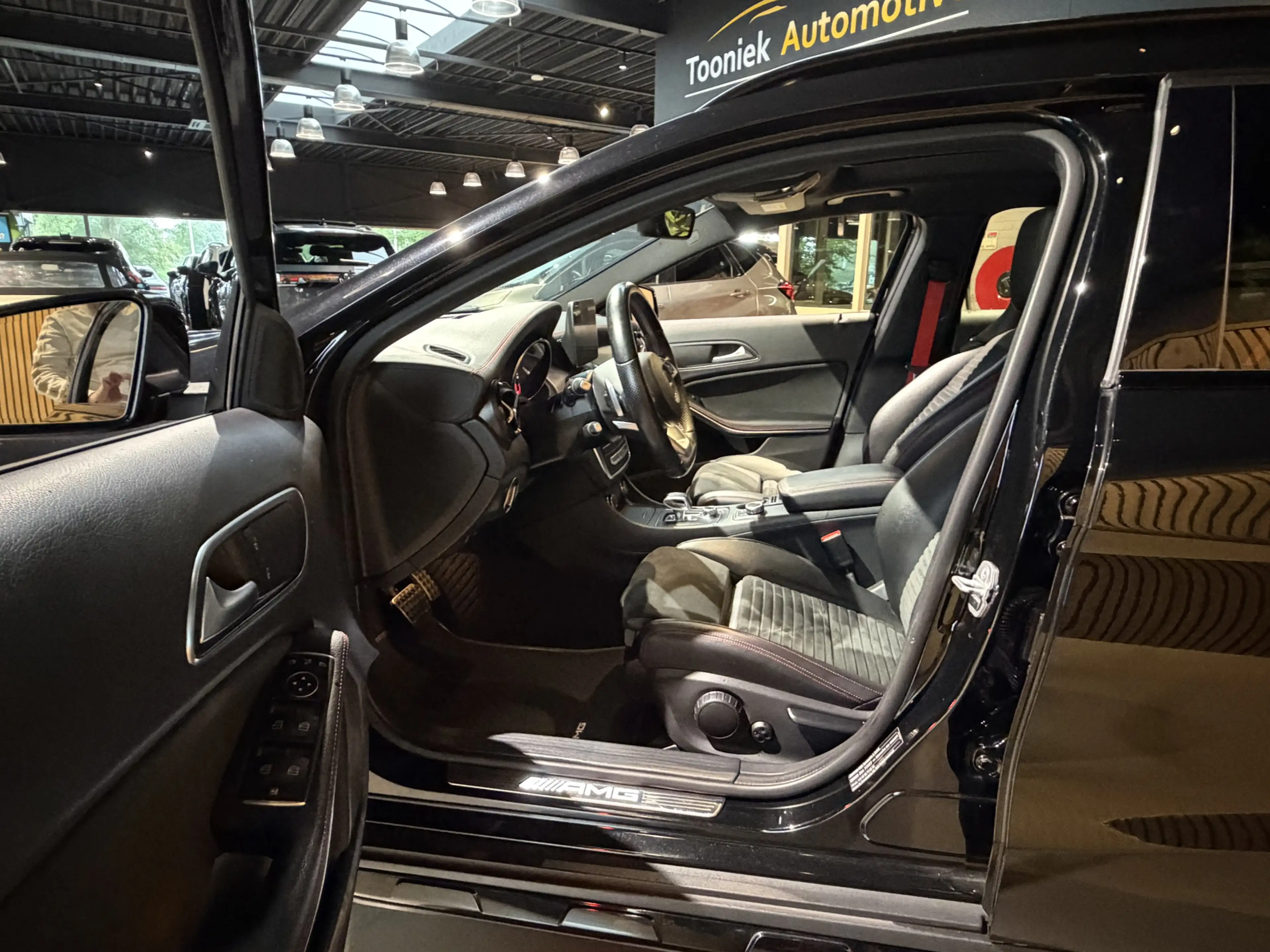 Mercedes-Benz GLA 45 AMG 4MATIC Premium — photo 9