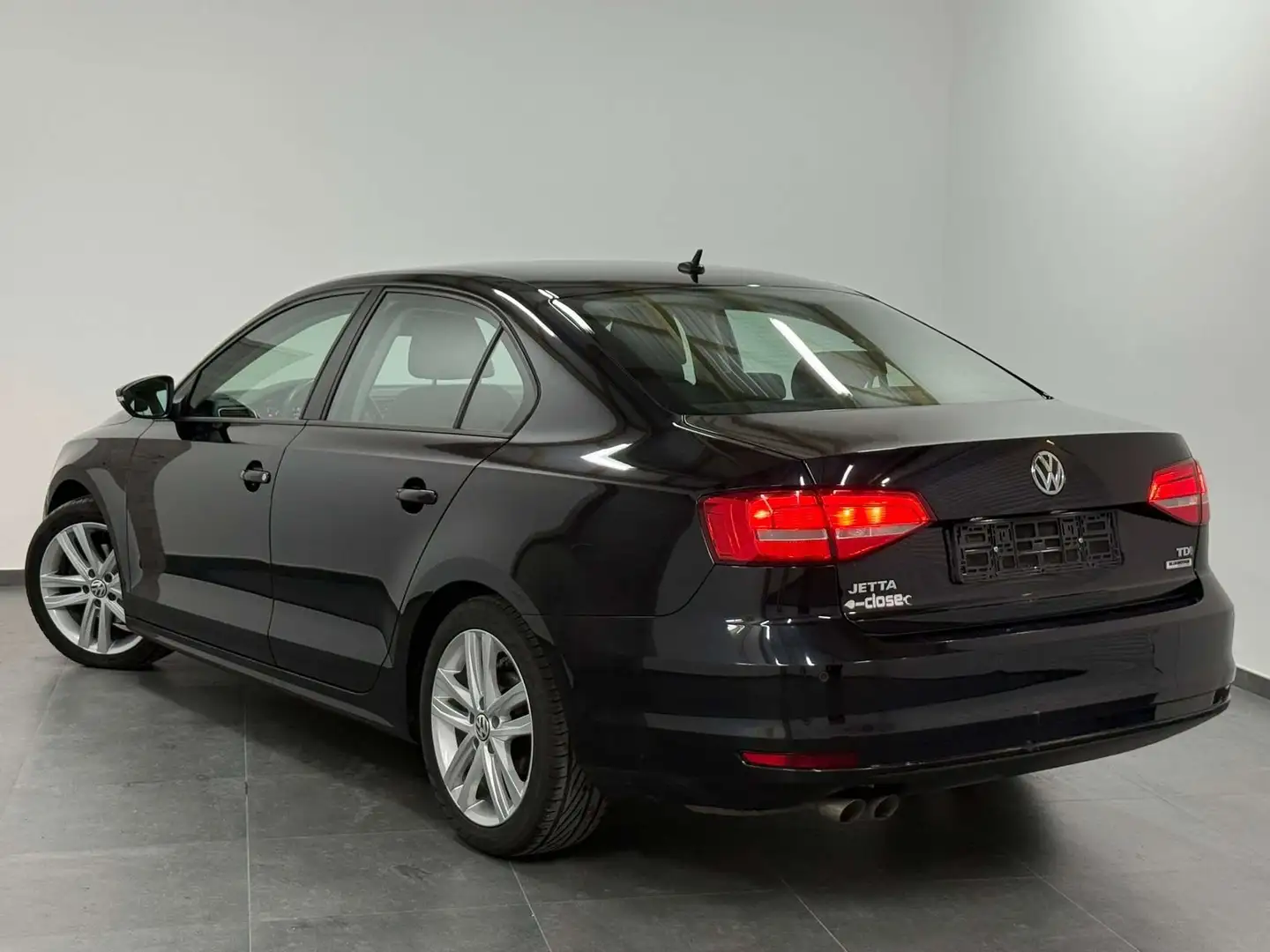 Volkswagen Jetta 2.0 CR TDi - 1erMain - Airco - Euro 6b - Carnet Noir - 2