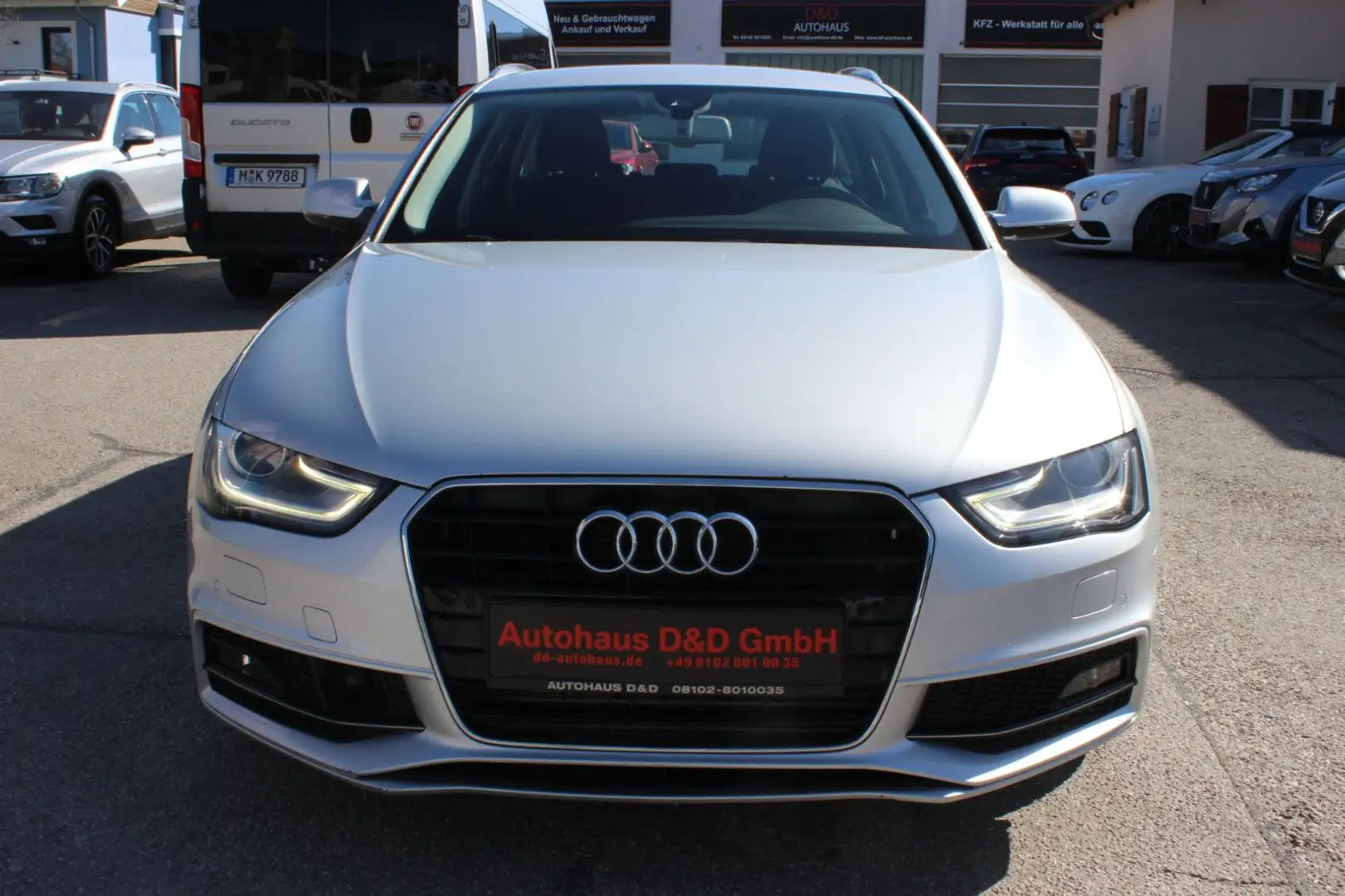 Audi A4 Avant S- Line Silber - 2