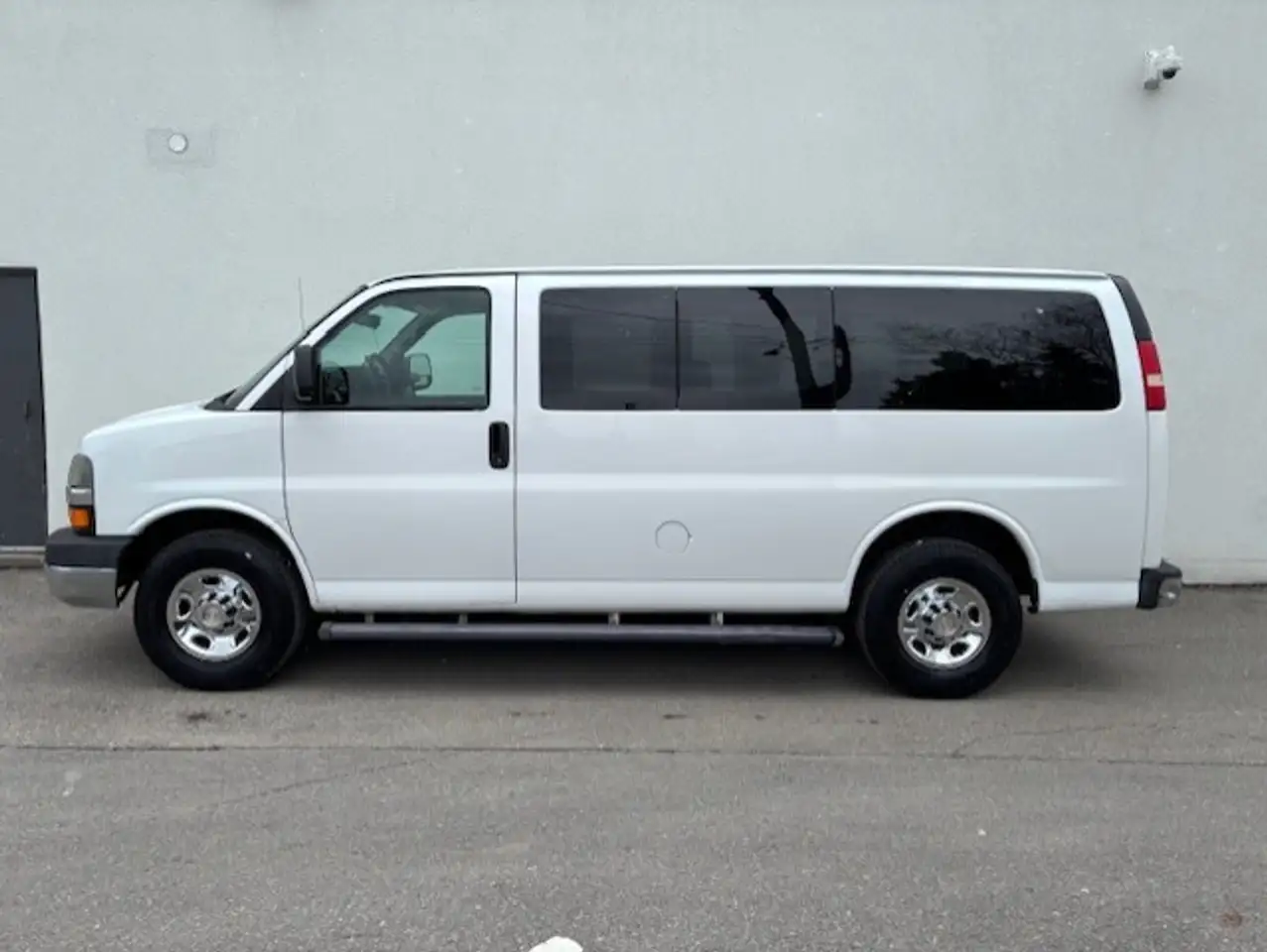 Chevrolet Express Passenger снимка Chevrolet Express Passenger