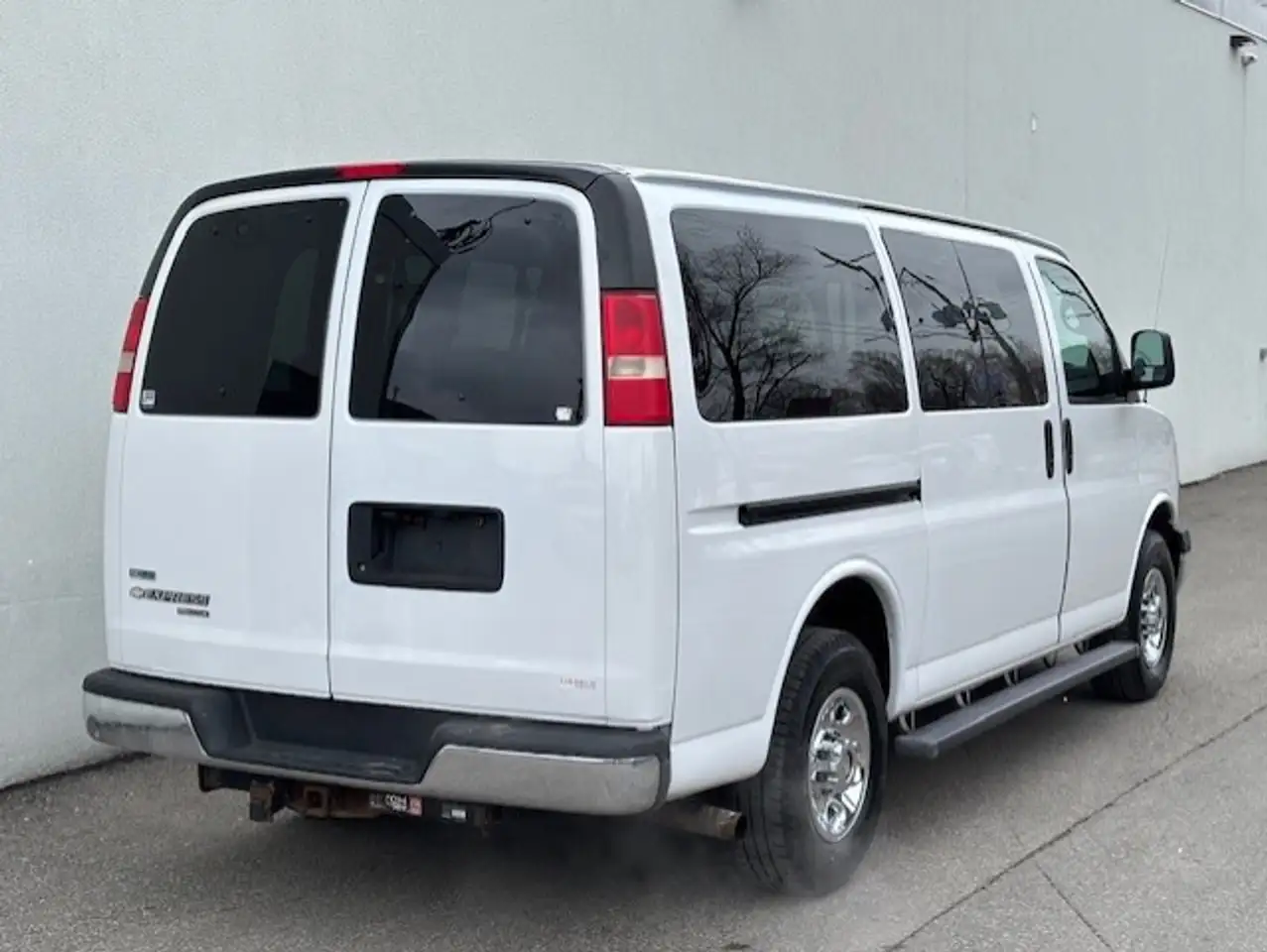 Chevrolet Express Passenger снимка Chevrolet Express Passenger