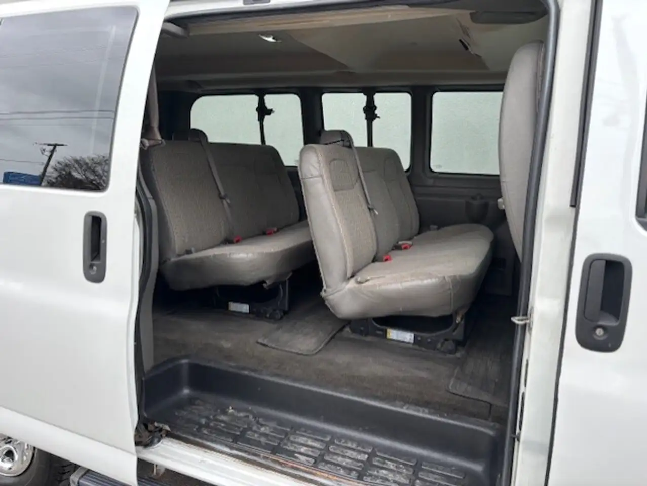 Chevrolet Express Passenger снимка Chevrolet Express Passenger
