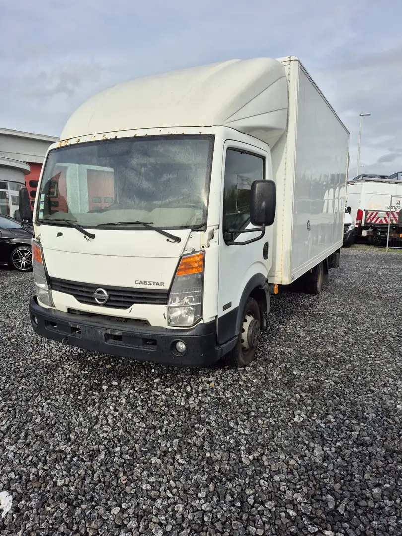 Nissan Cabstar 2.5 dCi Wit - 1