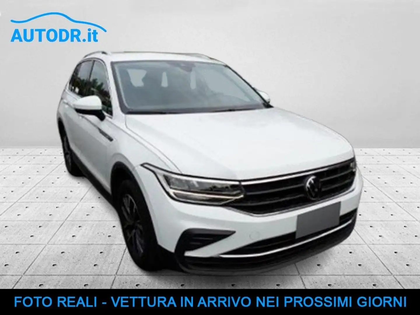 Volkswagen Tiguan 2.0 TDI 150CV DSG Life Carplay, Vetri osc, Ambient Bianco - 2