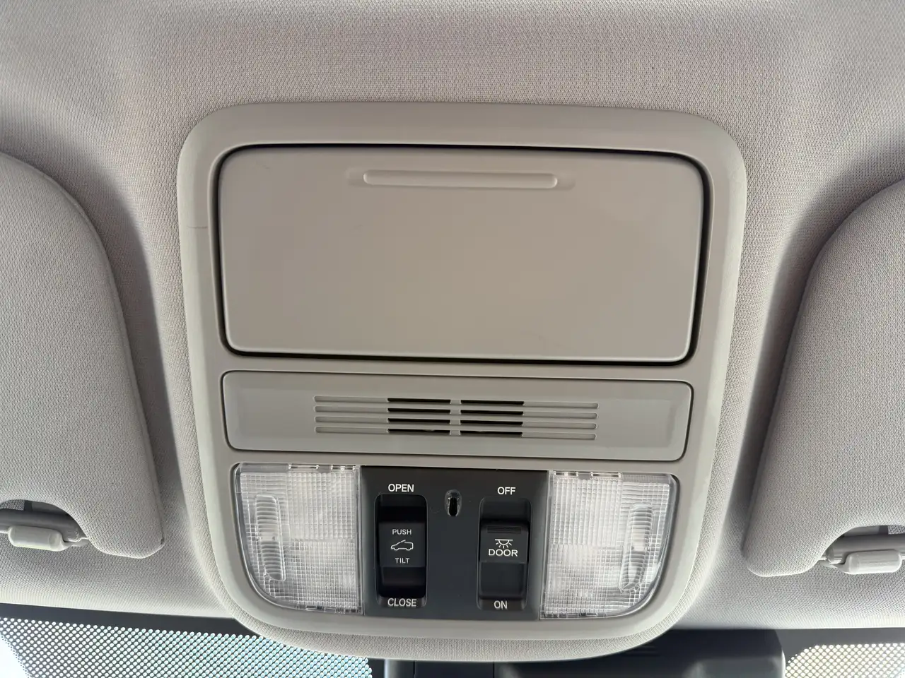 Honda Odyssey снимка Honda Odyssey