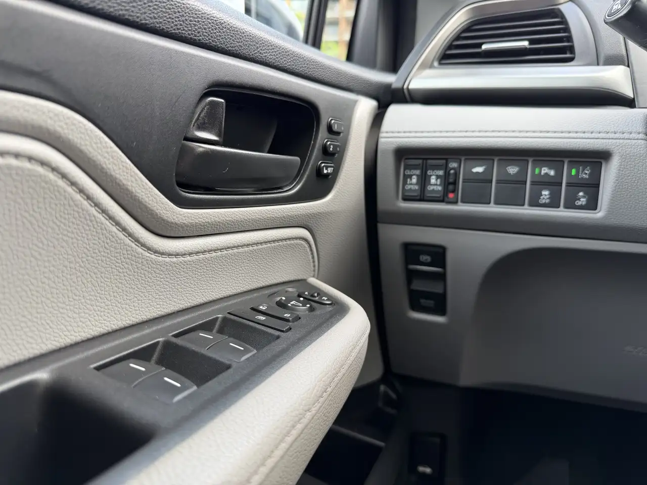 Honda Odyssey снимка Honda Odyssey