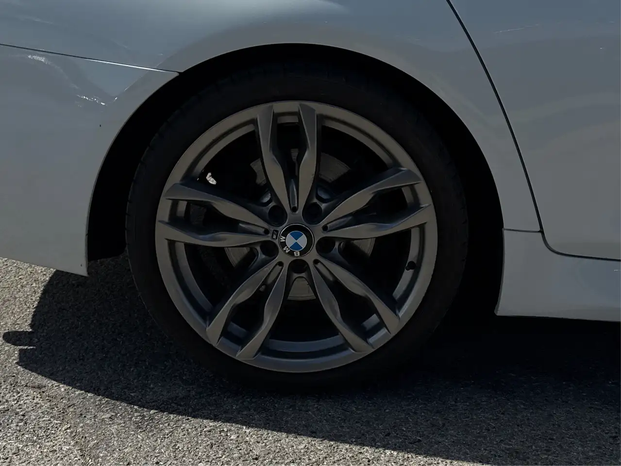 BMW 5 Series photo BMW 5 Series