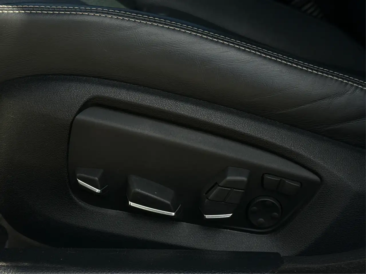 BMW 5 Series photo BMW 5 Series
