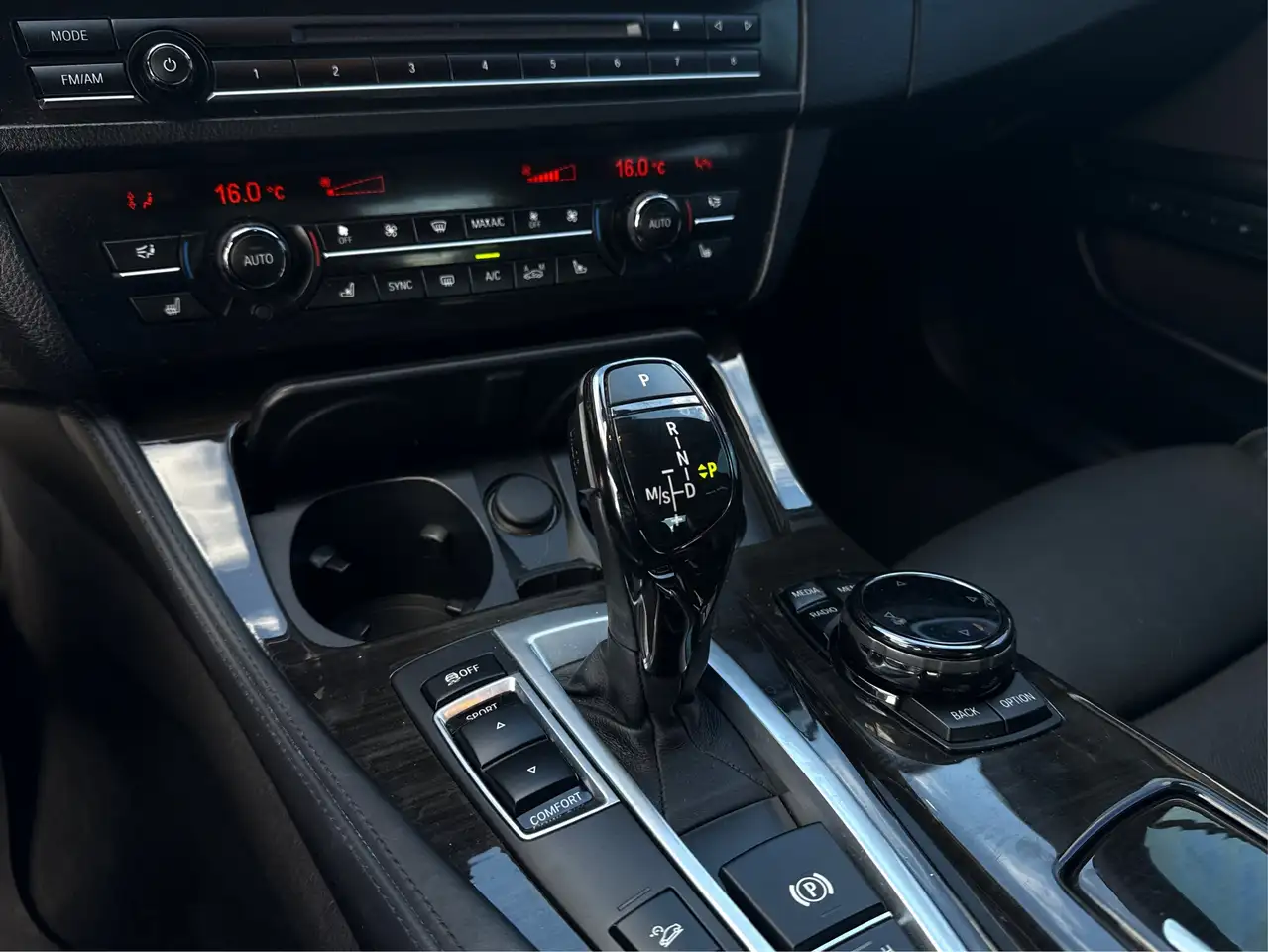 BMW 5 Series photo BMW 5 Series