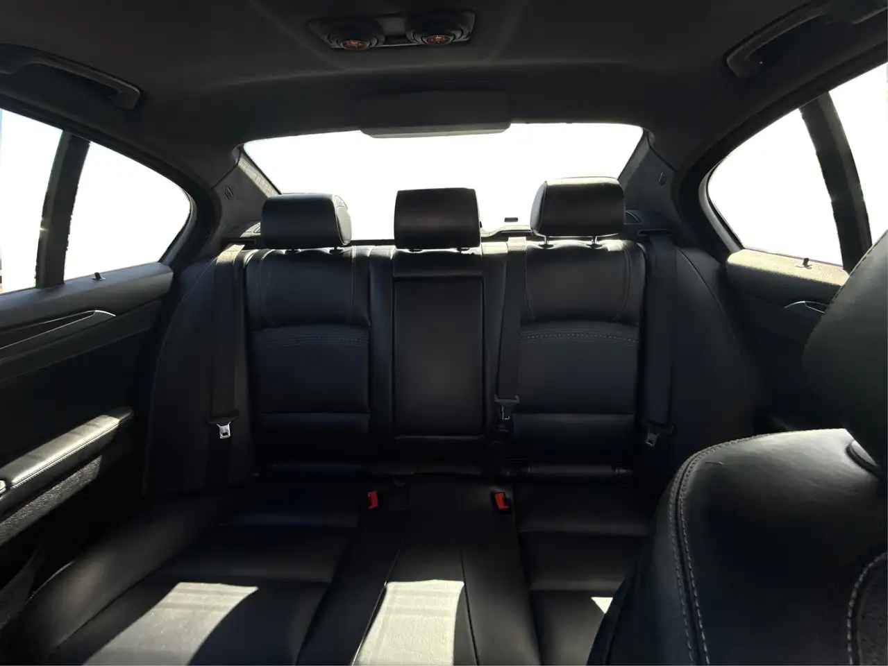 BMW 5 Series photo BMW 5 Series