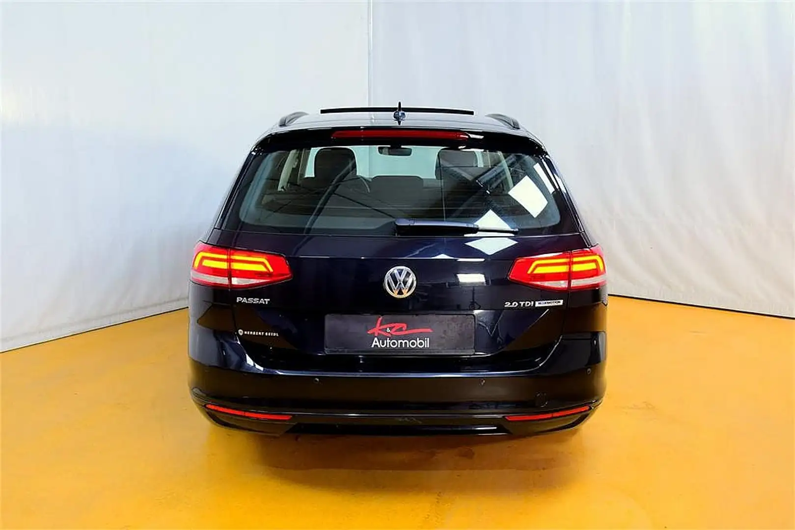 Volkswagen Passat Variant Comfortline 2,0 TDI SCR Černá - 2