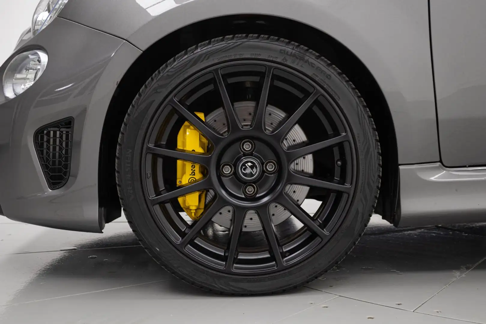 Abarth 695 695 1.4 t-jet Competizione 180cv auto Grey - 2