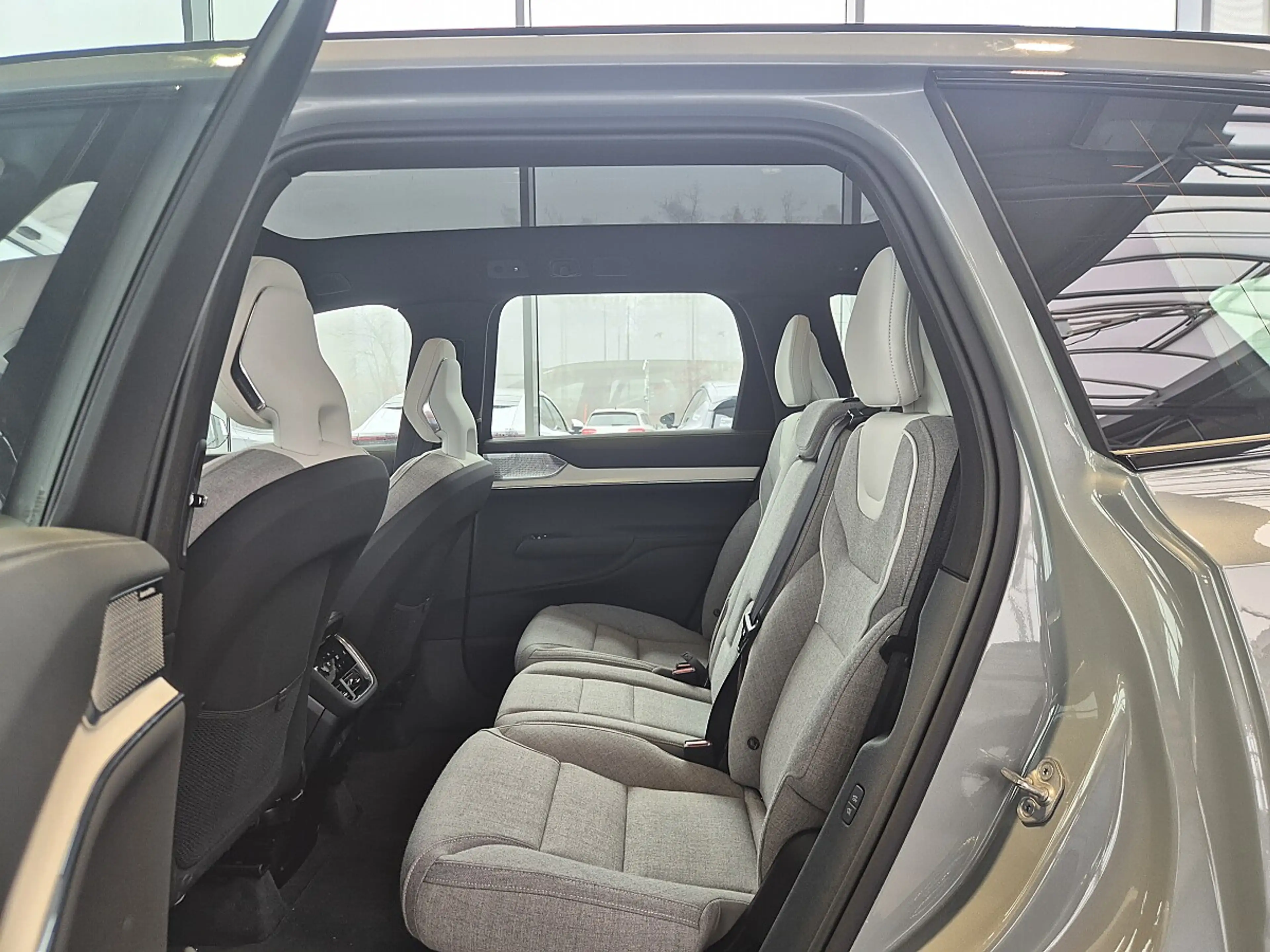 Volvo EX90 Twin Performance AWD 111kWh Ultra — photo 9