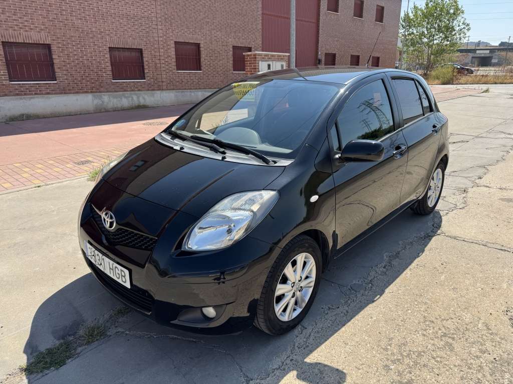 Toyota Yaris 1.4D-4D Connect - foto 1