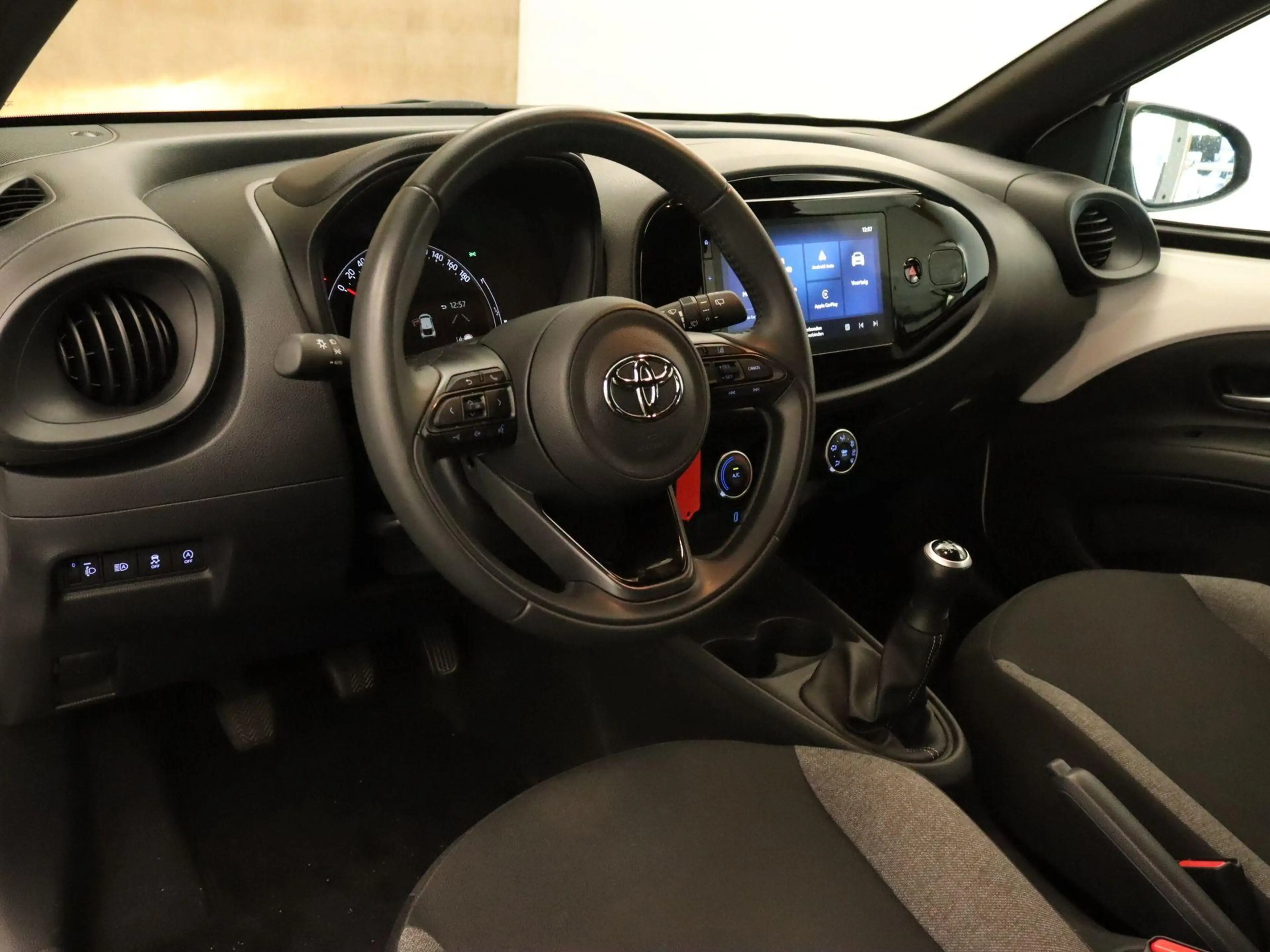 Toyota Aygo X 1.0 VVT-i MT Play - ORIGINEEL NEDERLANDSE AUTO - A — photo 7