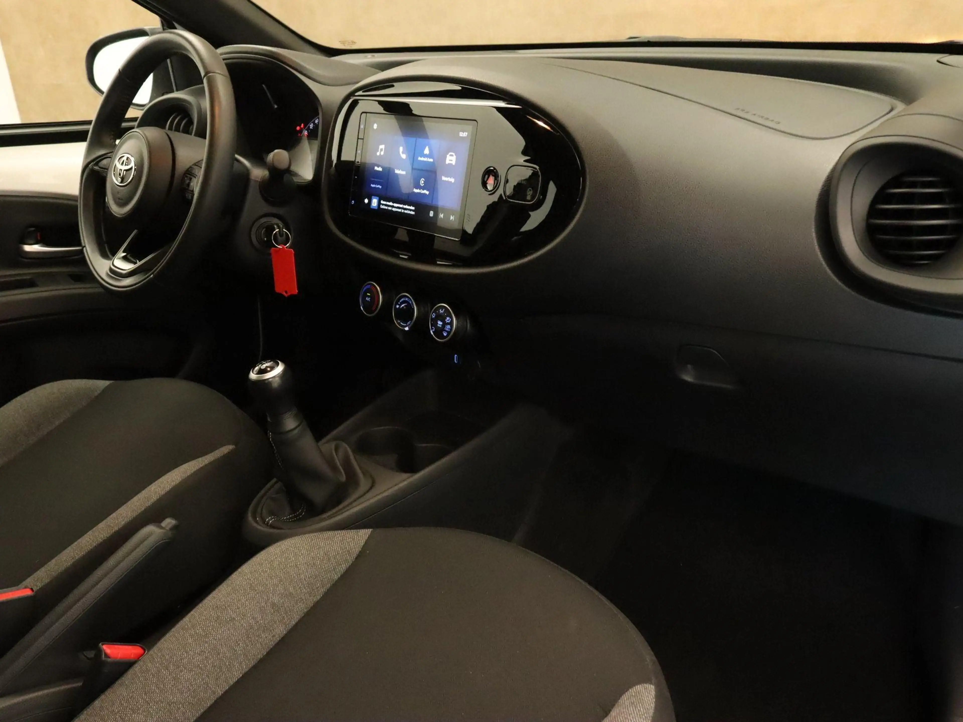 Toyota Aygo X 1.0 VVT-i MT Play - ORIGINEEL NEDERLANDSE AUTO - A — photo 9
