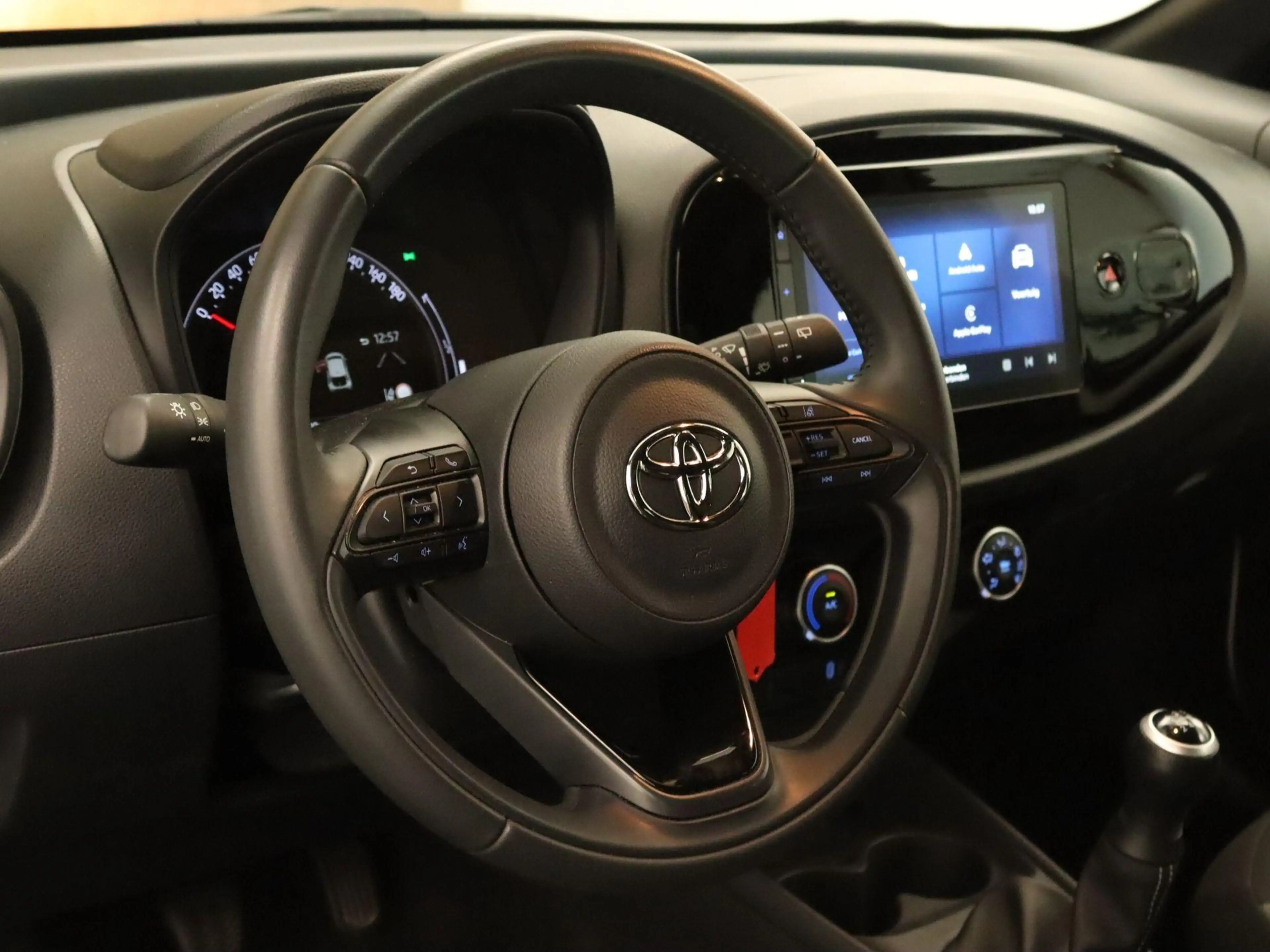Toyota Aygo X 1.0 VVT-i MT Play - ORIGINEEL NEDERLANDSE AUTO - A — photo 2