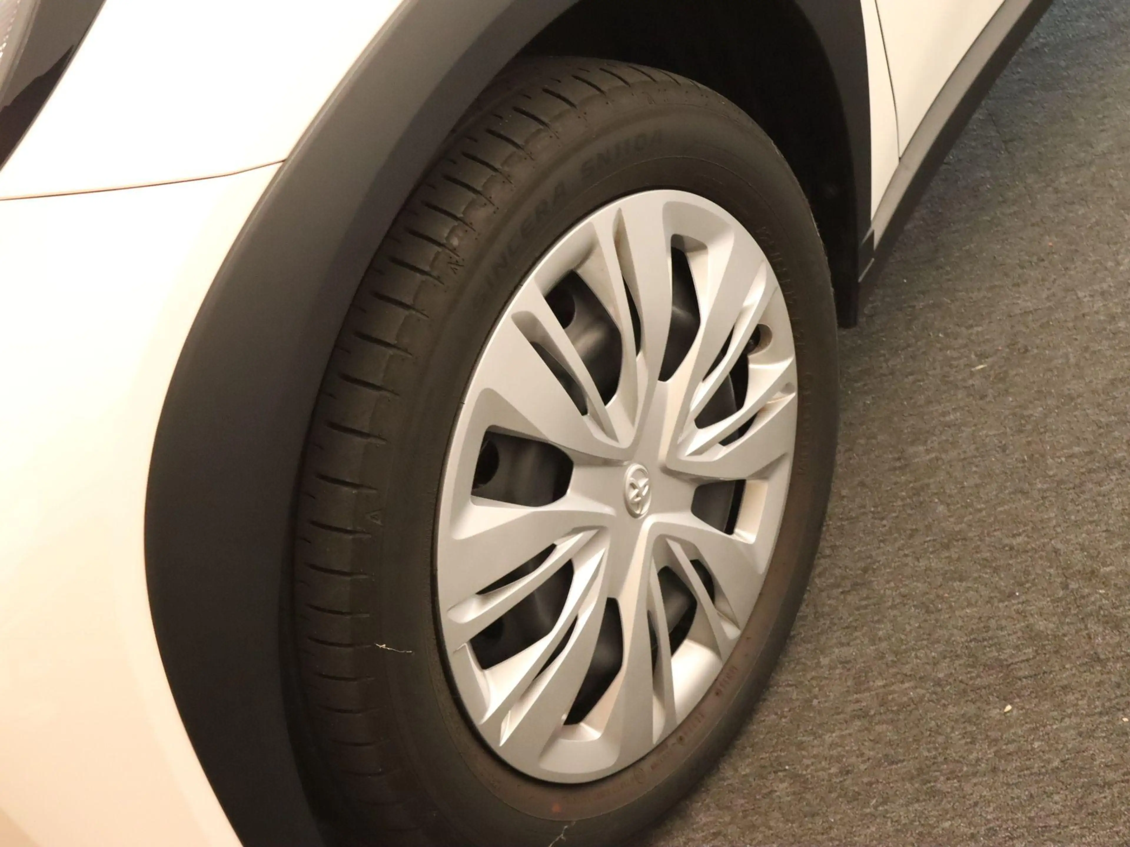 Toyota Aygo X 1.0 VVT-i MT Play - ORIGINEEL NEDERLANDSE AUTO - A — photo 4