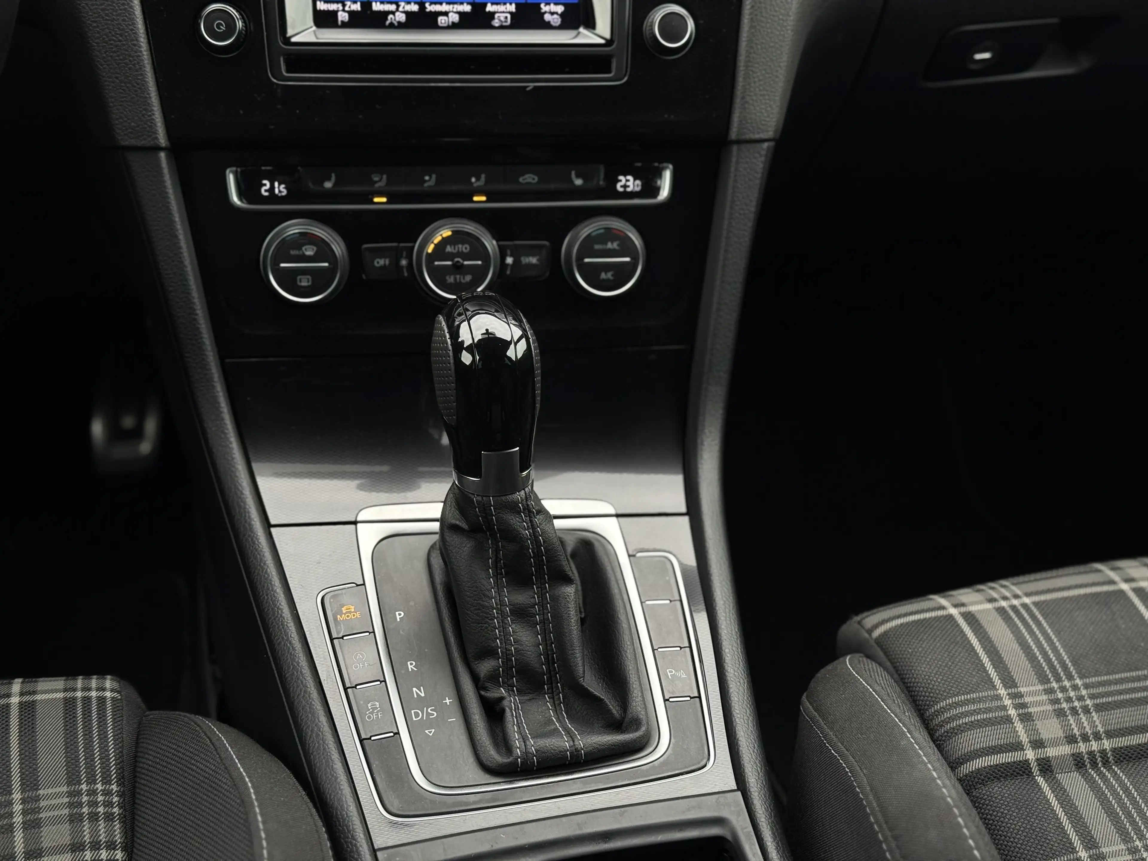 Volkswagen Golf GTD 7 / 2.0 TDI 184CH DSG6 / LED / ACTIVE SOUND — photo 12