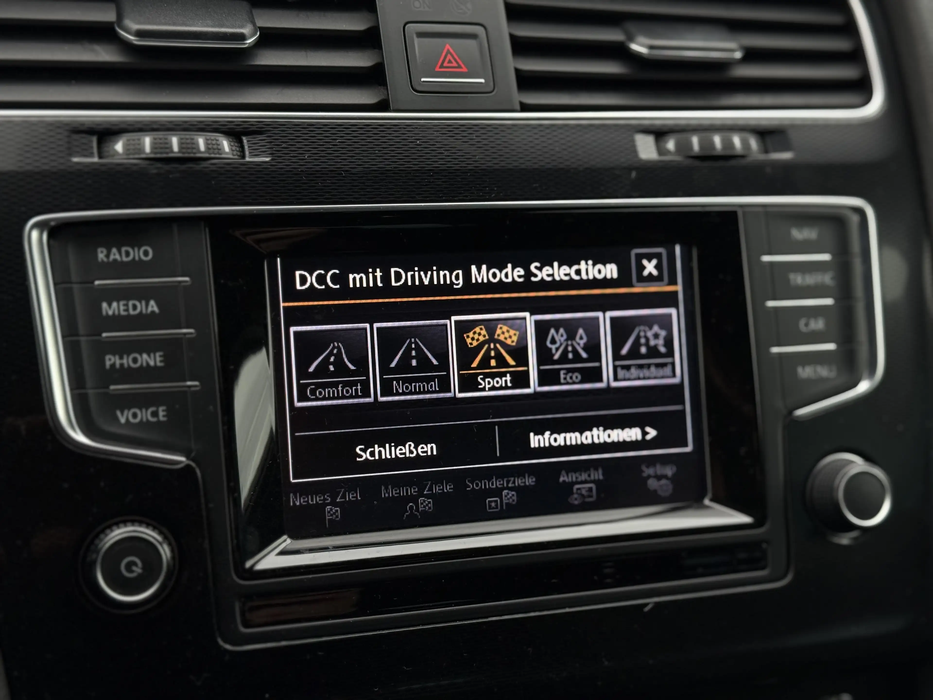 Volkswagen Golf GTD 7 / 2.0 TDI 184CH DSG6 / LED / ACTIVE SOUND — photo 13