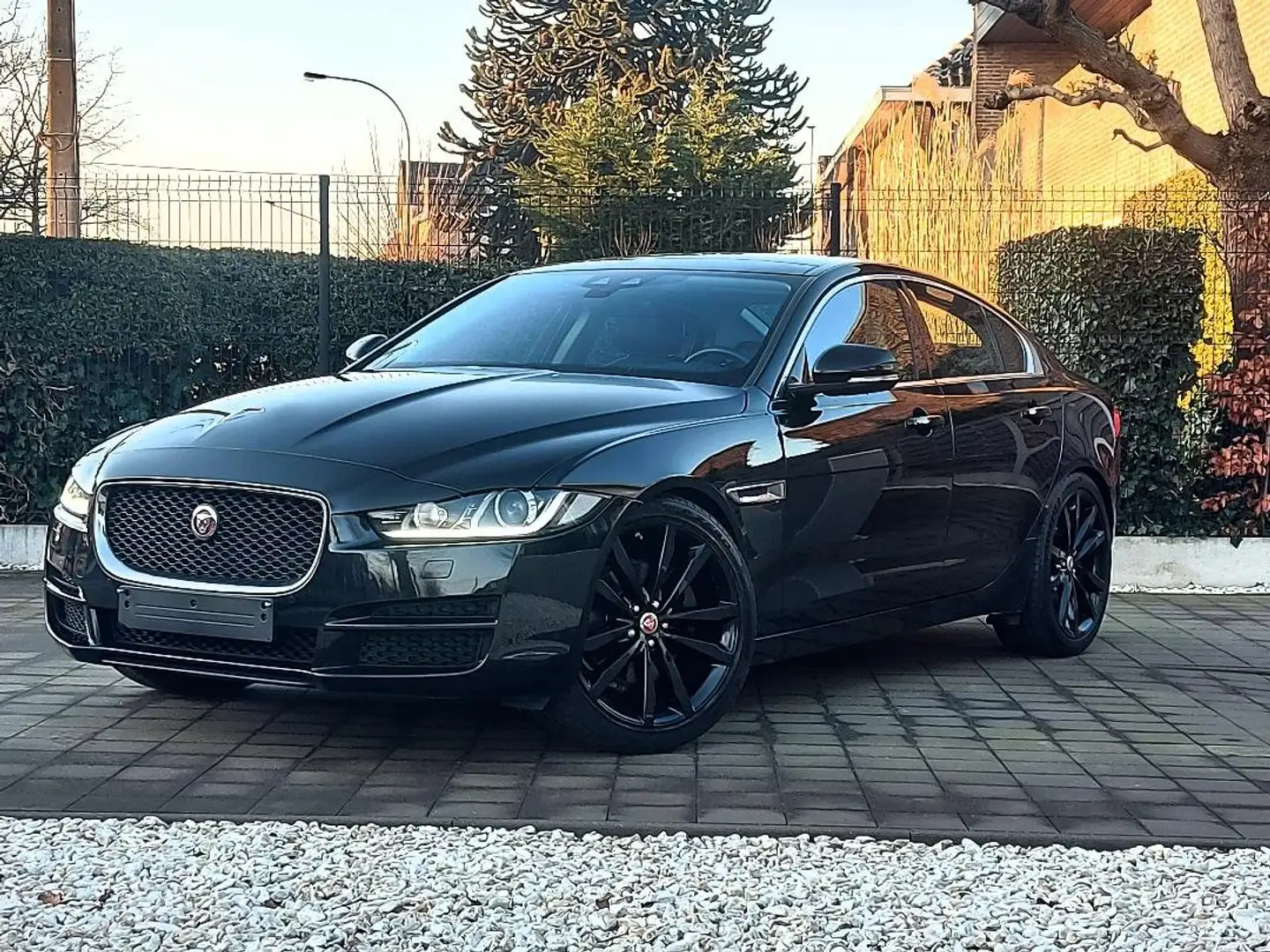 Jaguar XE 2.0t Prestige Sport ** 2019 ** 112000km ** Zwart - 1