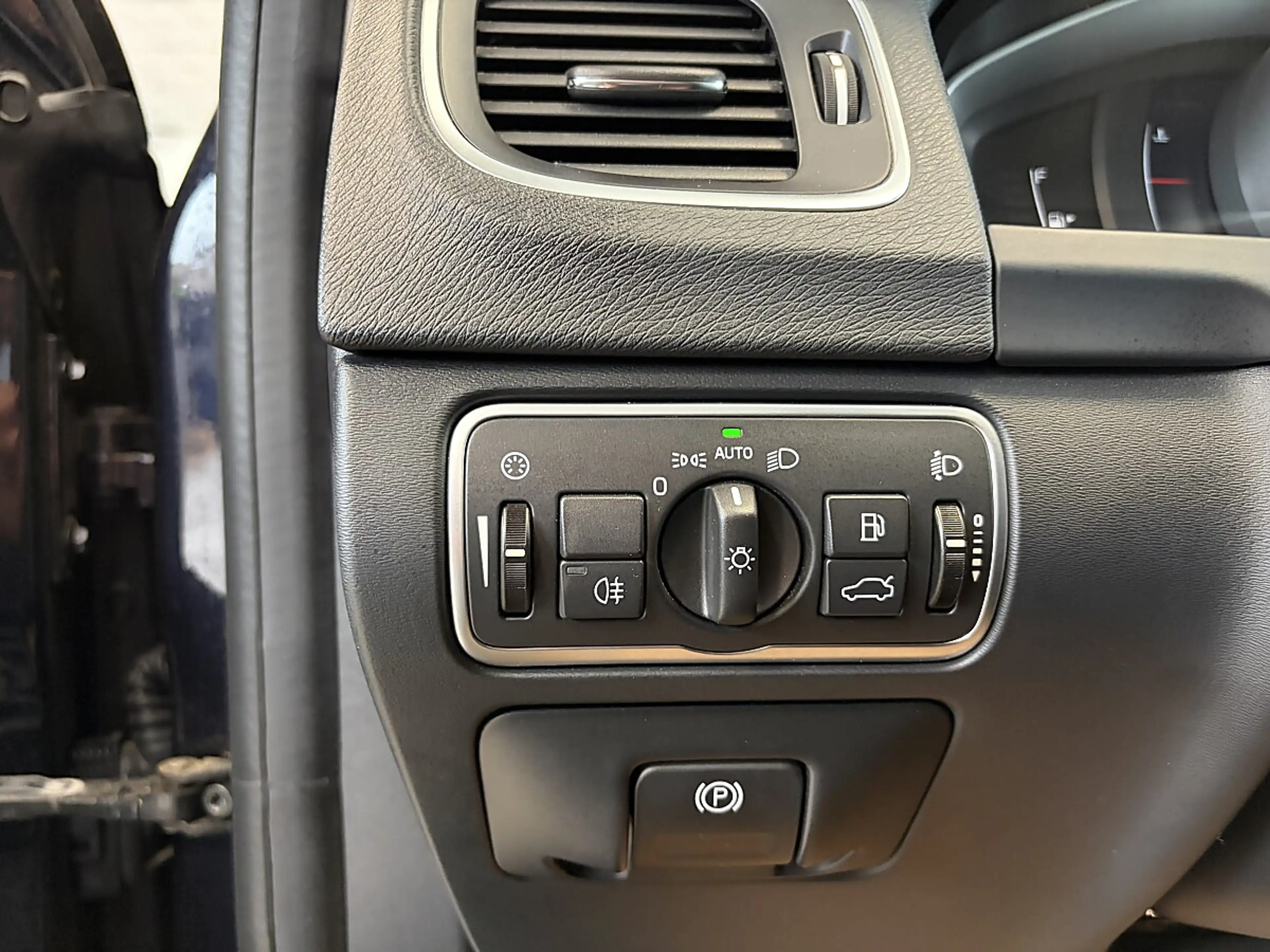 Volvo V60 D2 Kinetic Geartronic — photo 11