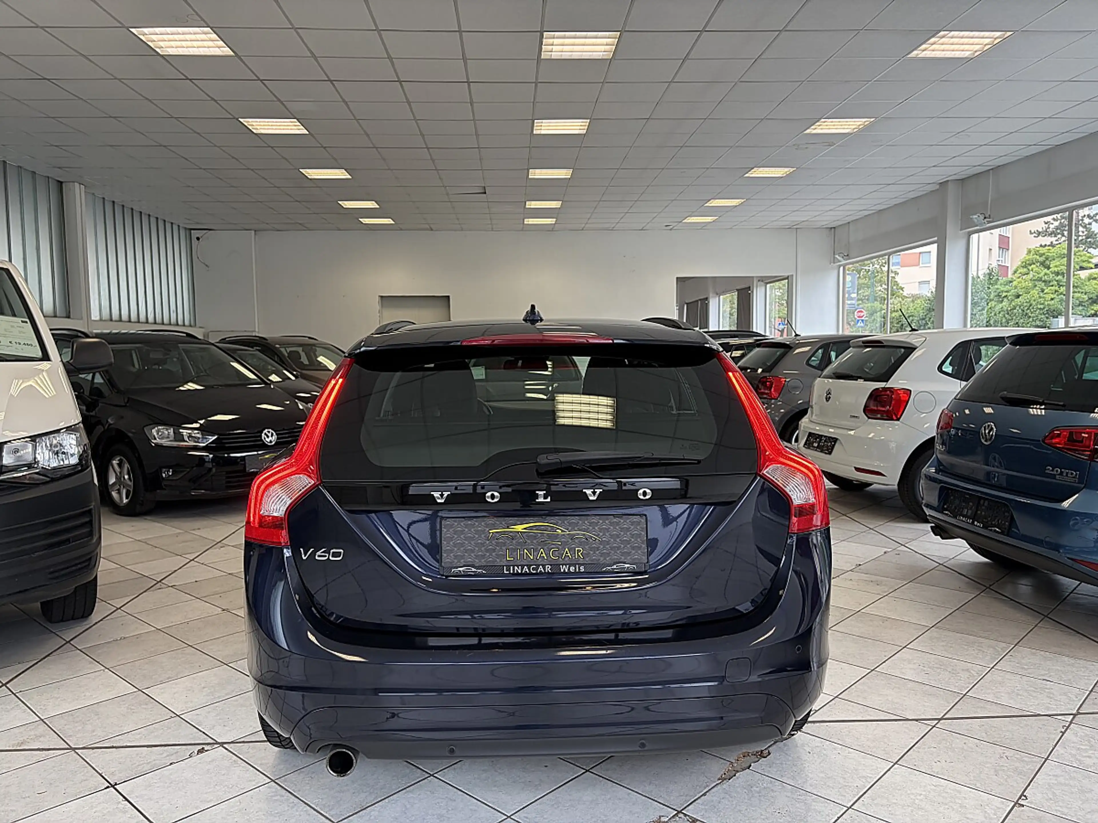 Volvo V60 D2 Kinetic Geartronic — photo 4