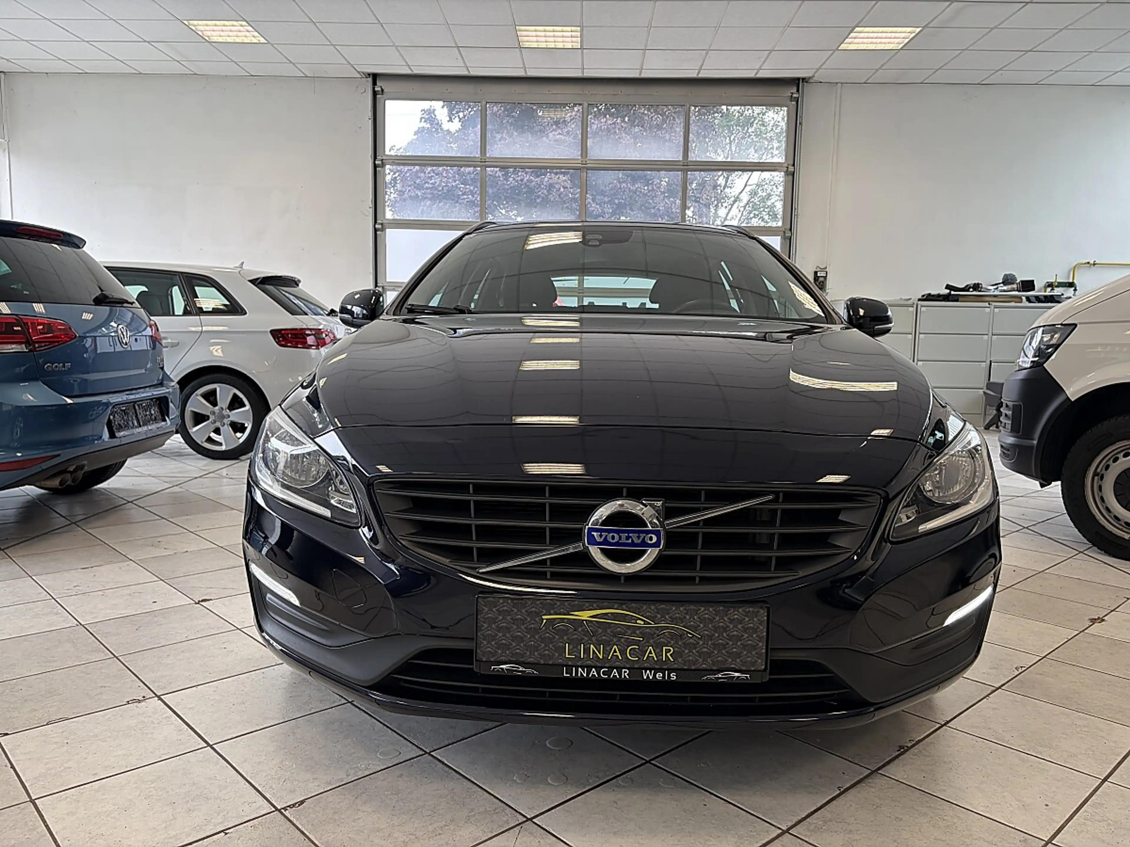 Volvo V60 D2 Kinetic Geartronic — photo 2