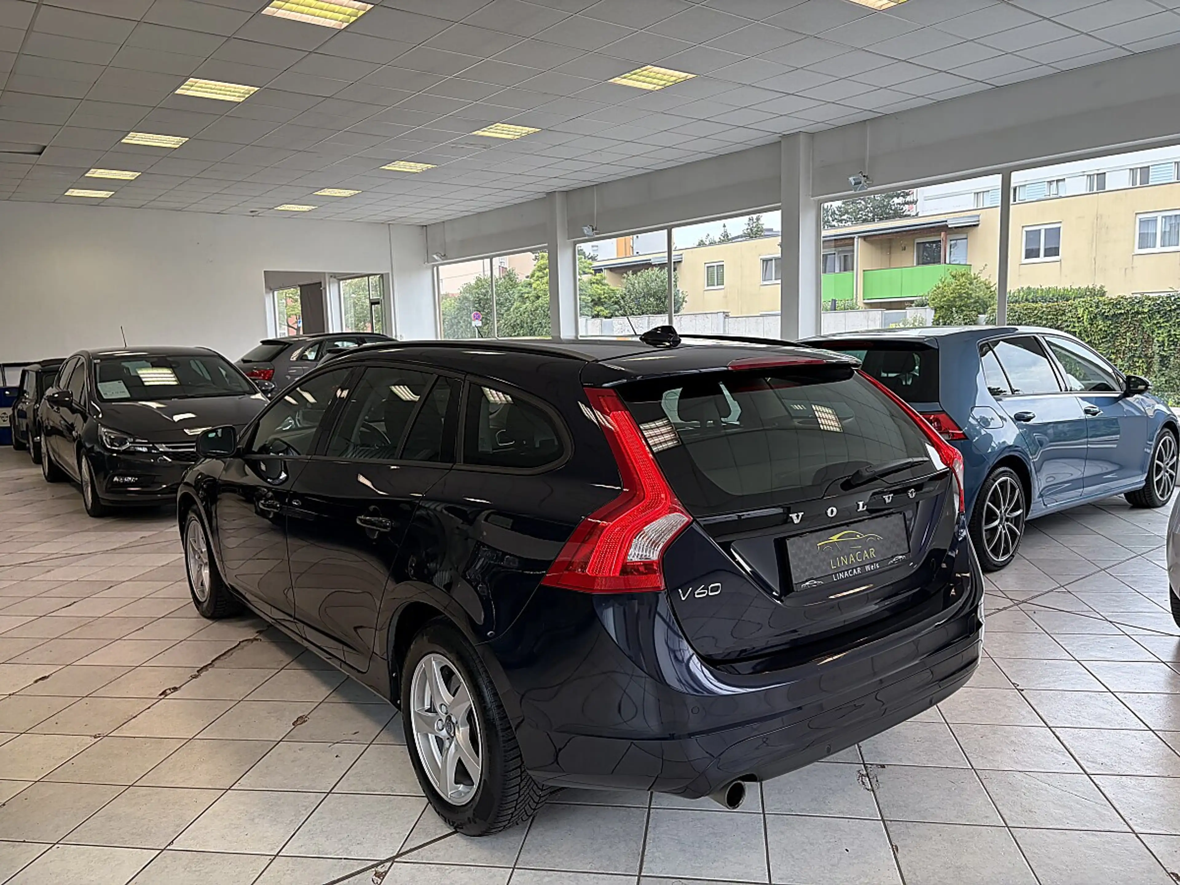 Volvo V60 D2 Kinetic Geartronic — photo 5