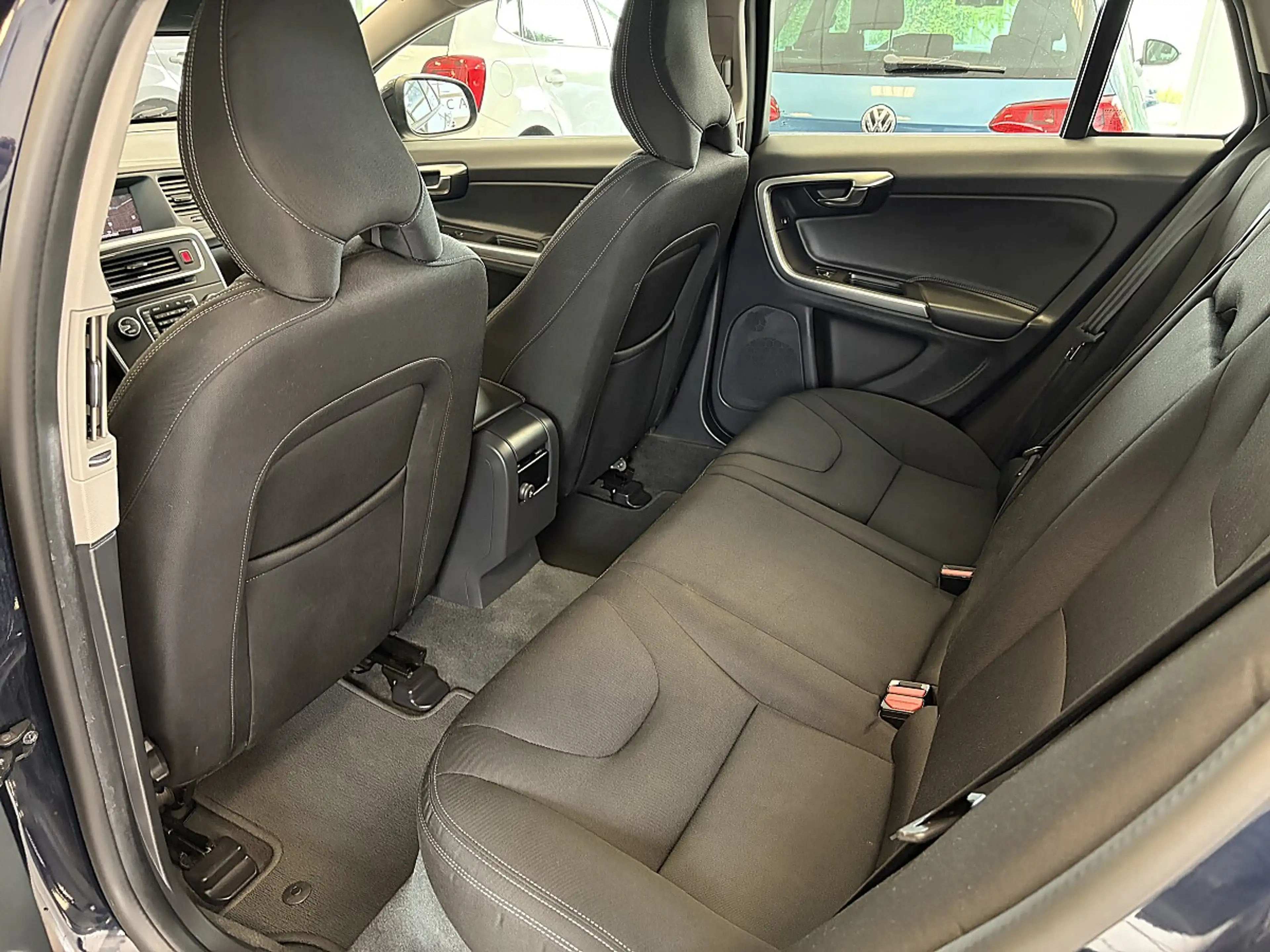 Volvo V60 D2 Kinetic Geartronic — photo 12