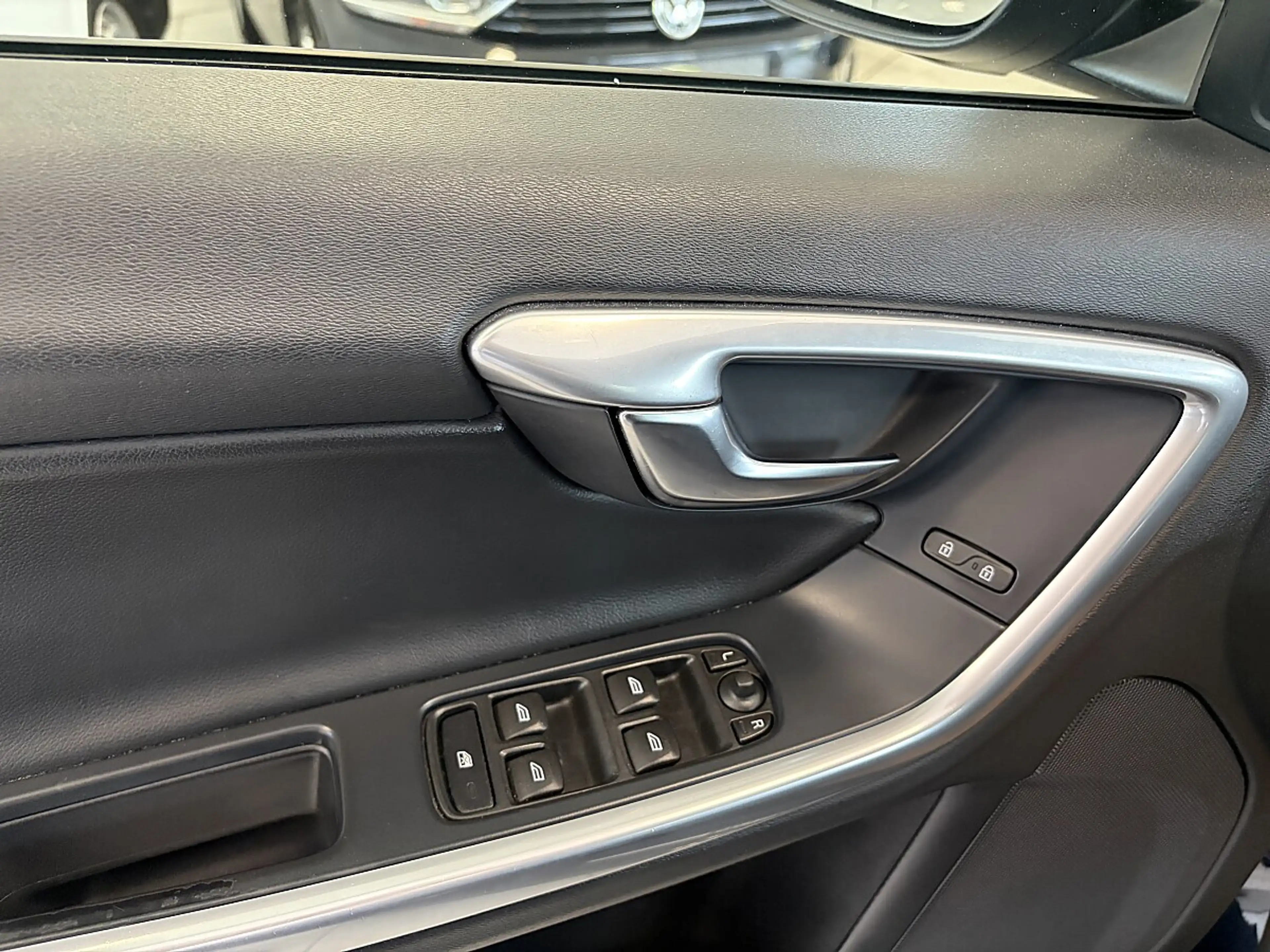 Volvo V60 D2 Kinetic Geartronic — photo 9