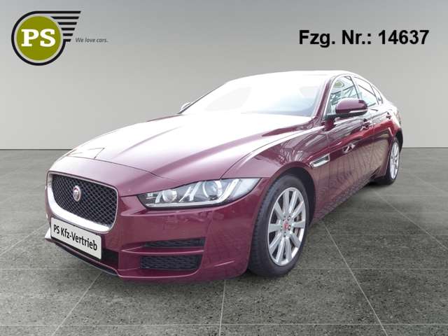 Imagine Jaguar XE 2.0 Pure Navi PDC Kamera Klimaautomatik Xenon