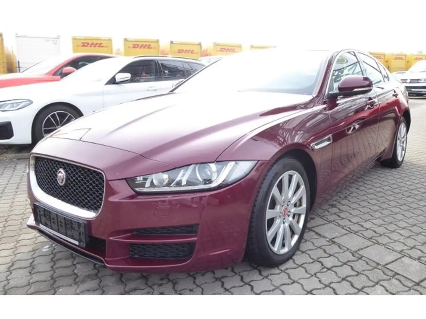 Jaguar XE 2.0 Pure Navi PDC Kamera Klimaautomatik Xenon Rot - 1