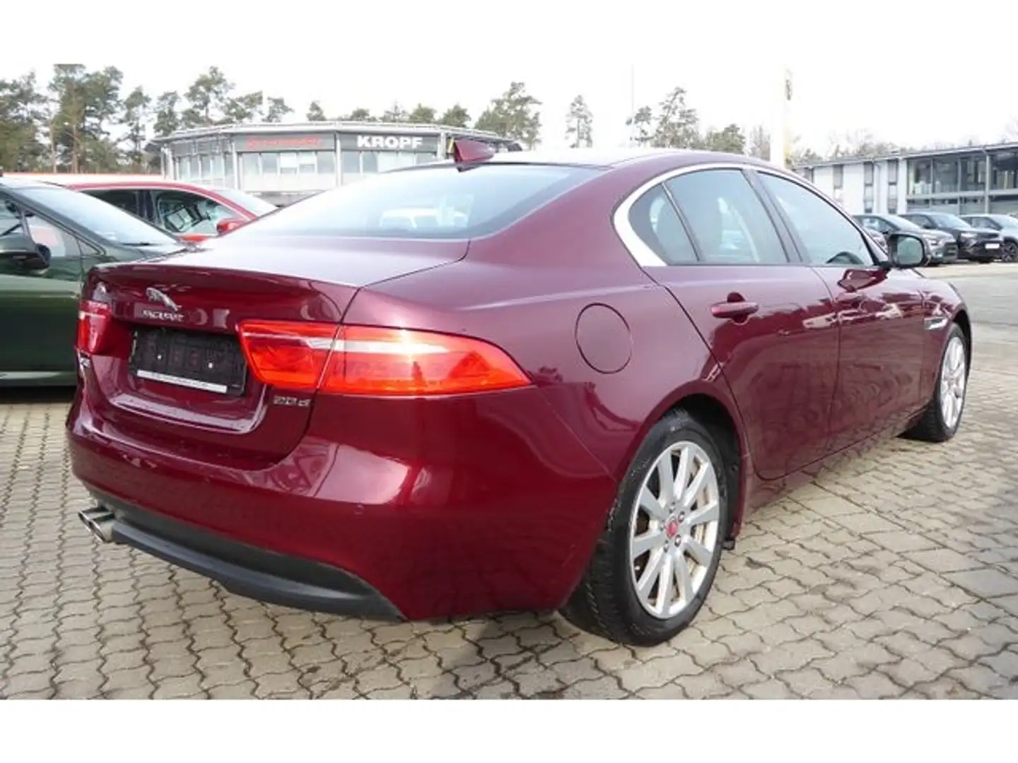 Jaguar XE 2.0 Pure Navi PDC Kamera Klimaautomatik Xenon Rot - 2