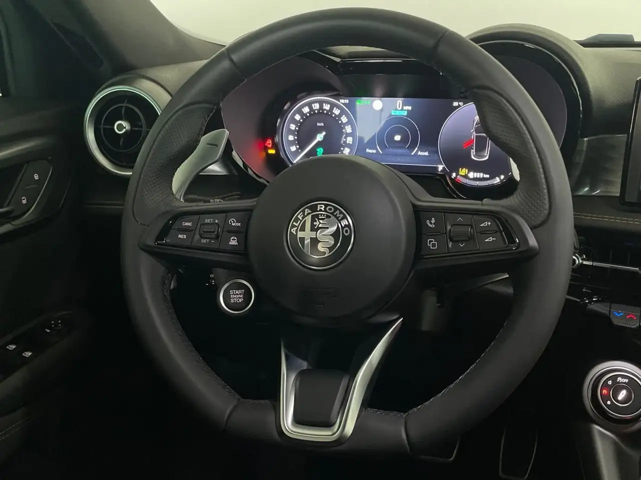 Alfa Romeo Tonale 2024 — фото 24