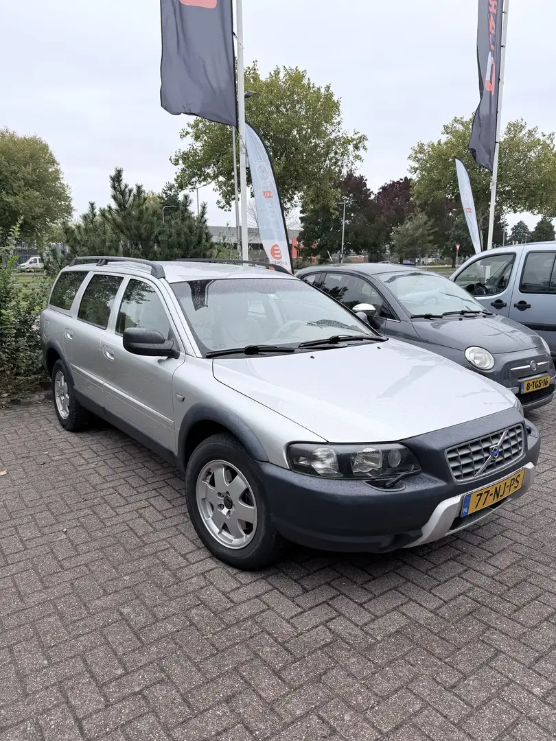 Volvo XC70 2.5 T Gtr.Comfort L. Grijs - 2