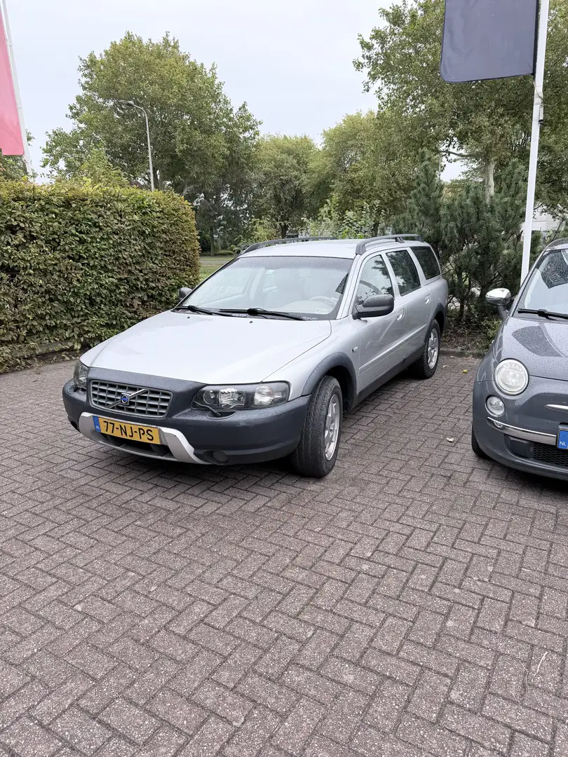 Volvo XC70 2.5 T Gtr.Comfort L. Grijs - 1