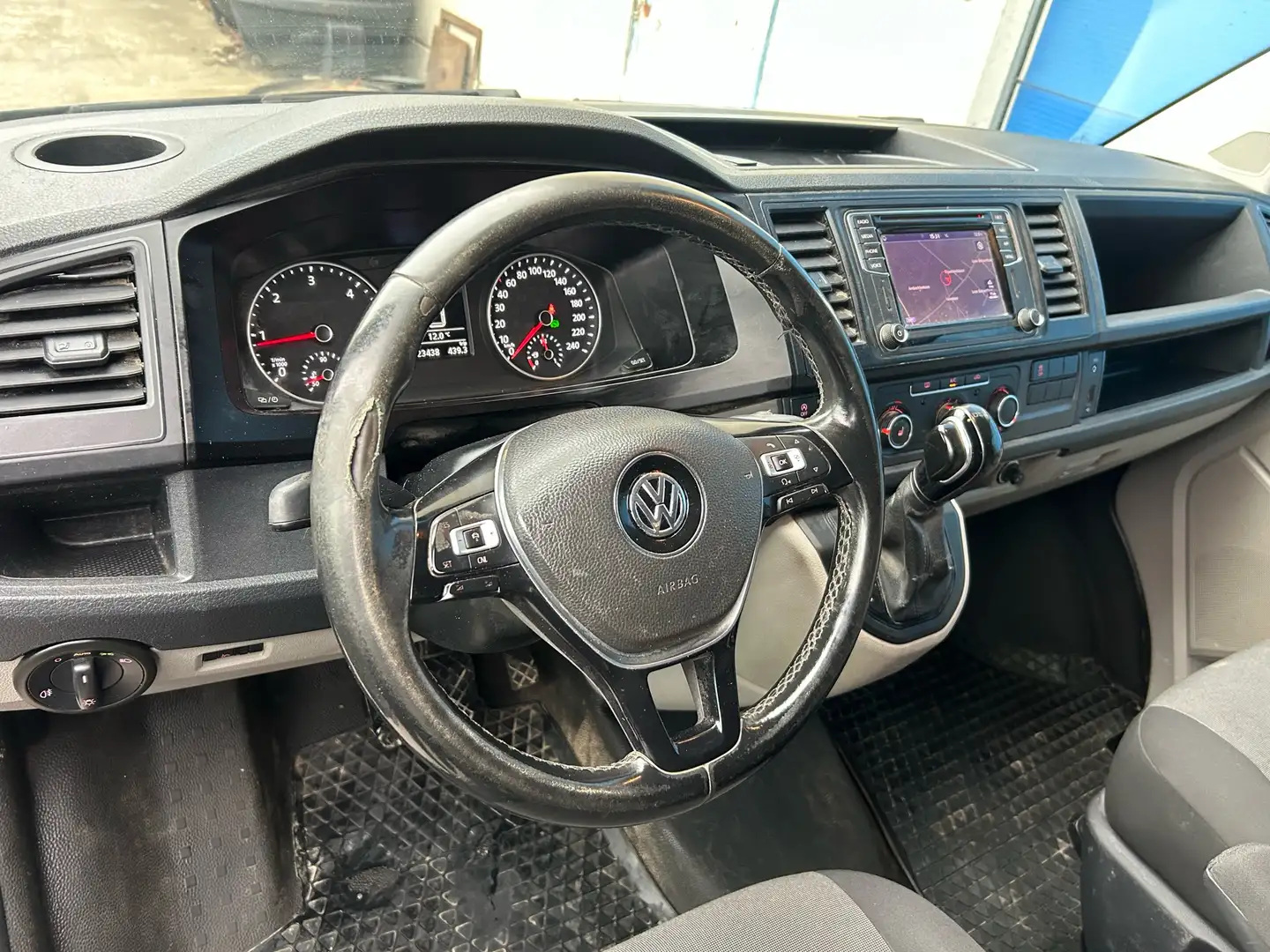 Volkswagen T6 Transporter 2.0 TDI Automaat 204 PK - GPS - Trekhaak -1ste Eig Gri - 2