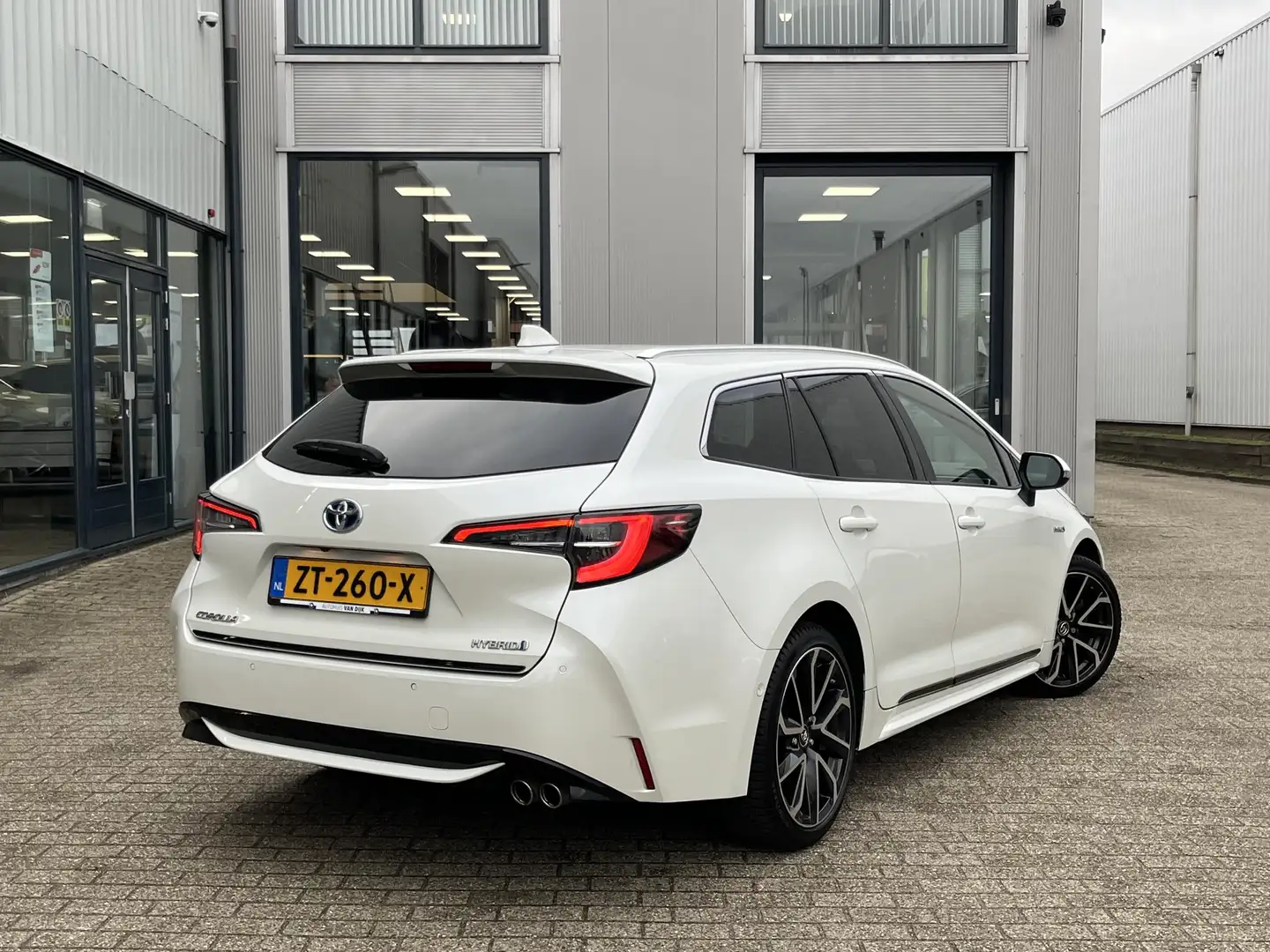 Toyota Corolla Touring Sports 2.0 Hybrid Business Sport Intro | N Blanc - 2