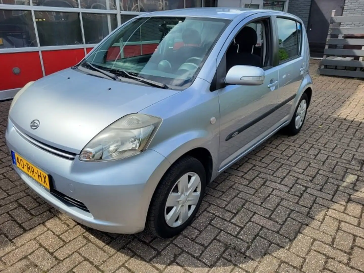Daihatsu Sirion 2 1.3-16V Comfort Automaat/AC/El.Pack/APK+NAP Gris - 2